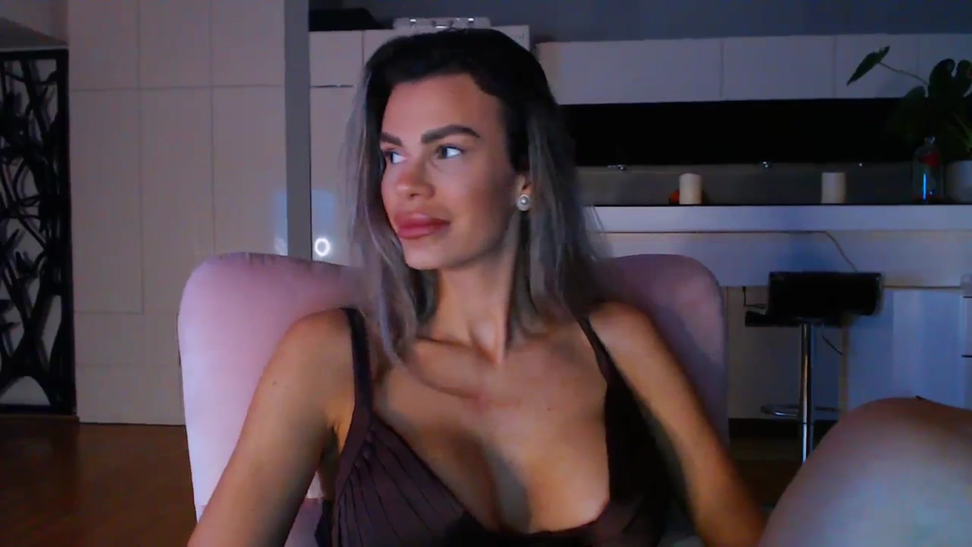 Gallery image thumbnail from D_y_y's myfreecams stream on, 01/12/2024, 06:07 image 8 of 20