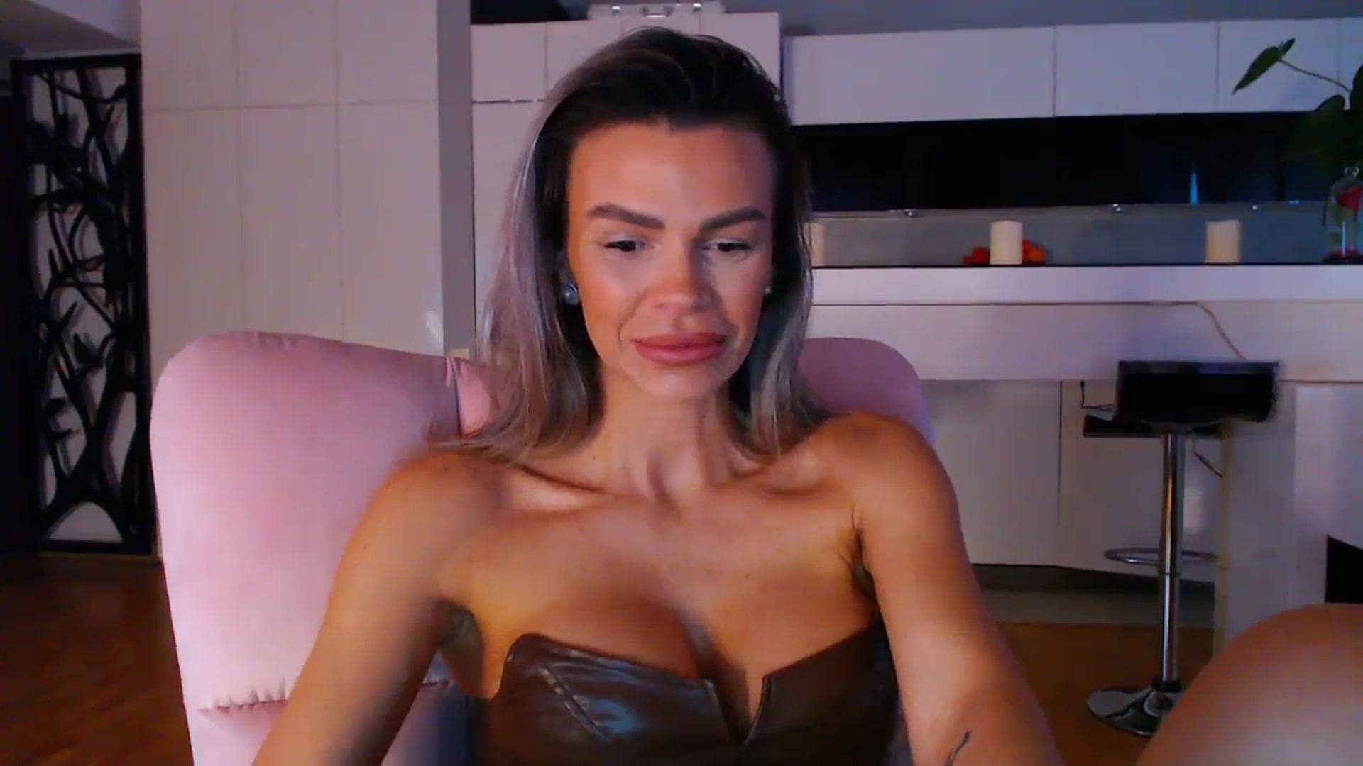 Gallery image thumbnail from D_y_y's myfreecams stream on, 01/13/2024, 06:21 image 19 of 20