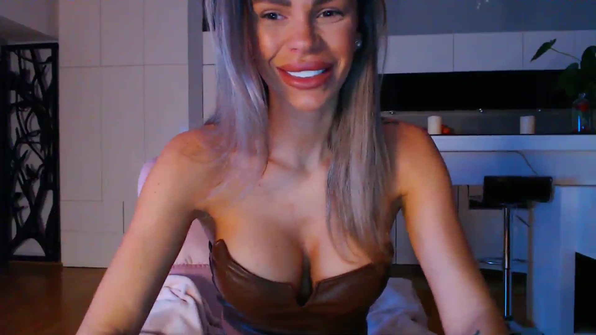 Gallery image thumbnail from D_y_y's myfreecams stream on, 01/13/2024, 06:21 image 2 of 20