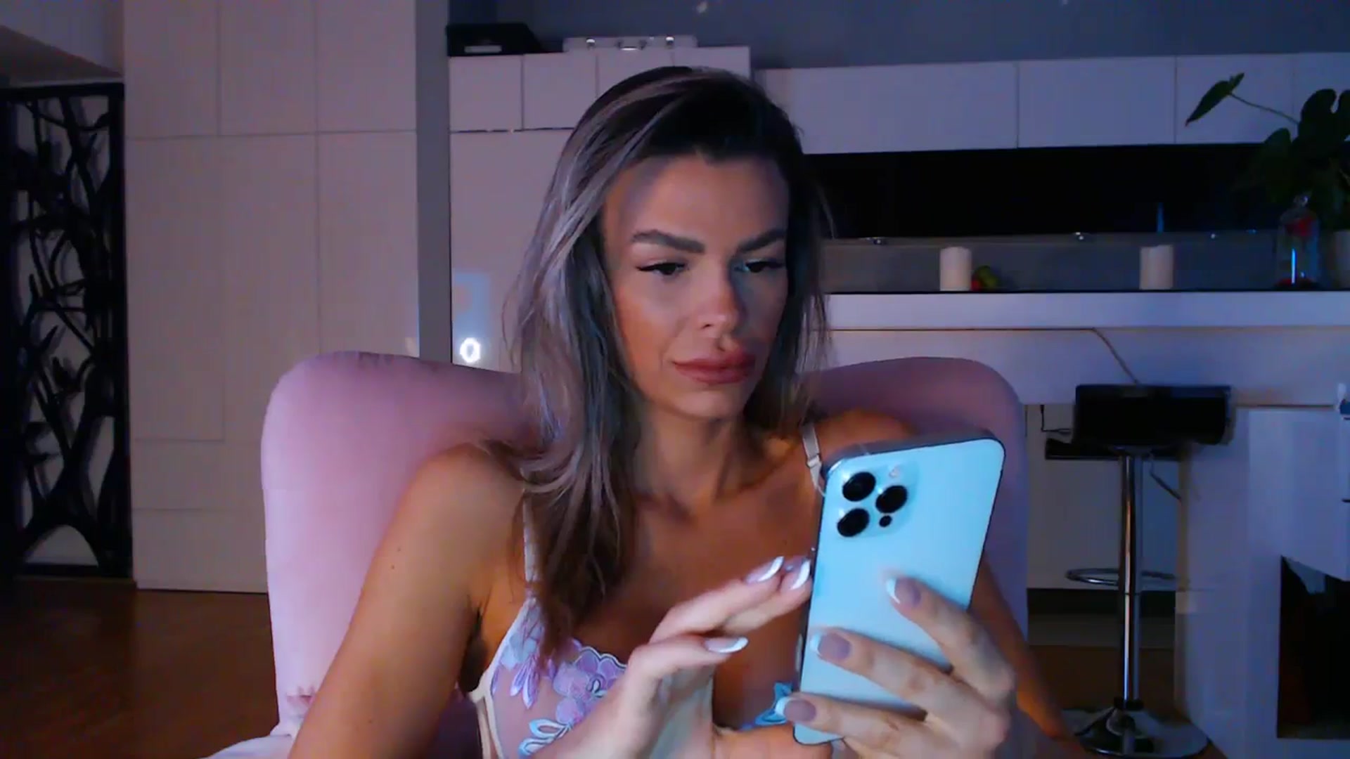 Gallery image thumbnail from D_y_y's myfreecams stream on, 01/26/2024, 05:58 image 16 of 20
