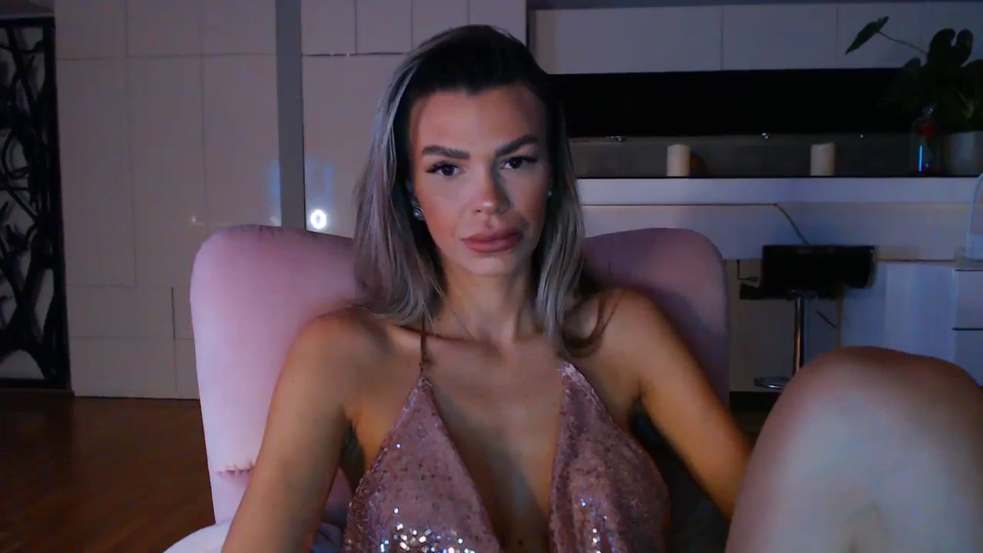 Gallery image thumbnail from D_y_y's myfreecams stream on, 01/28/2024, 07:39 image 7 of 20
