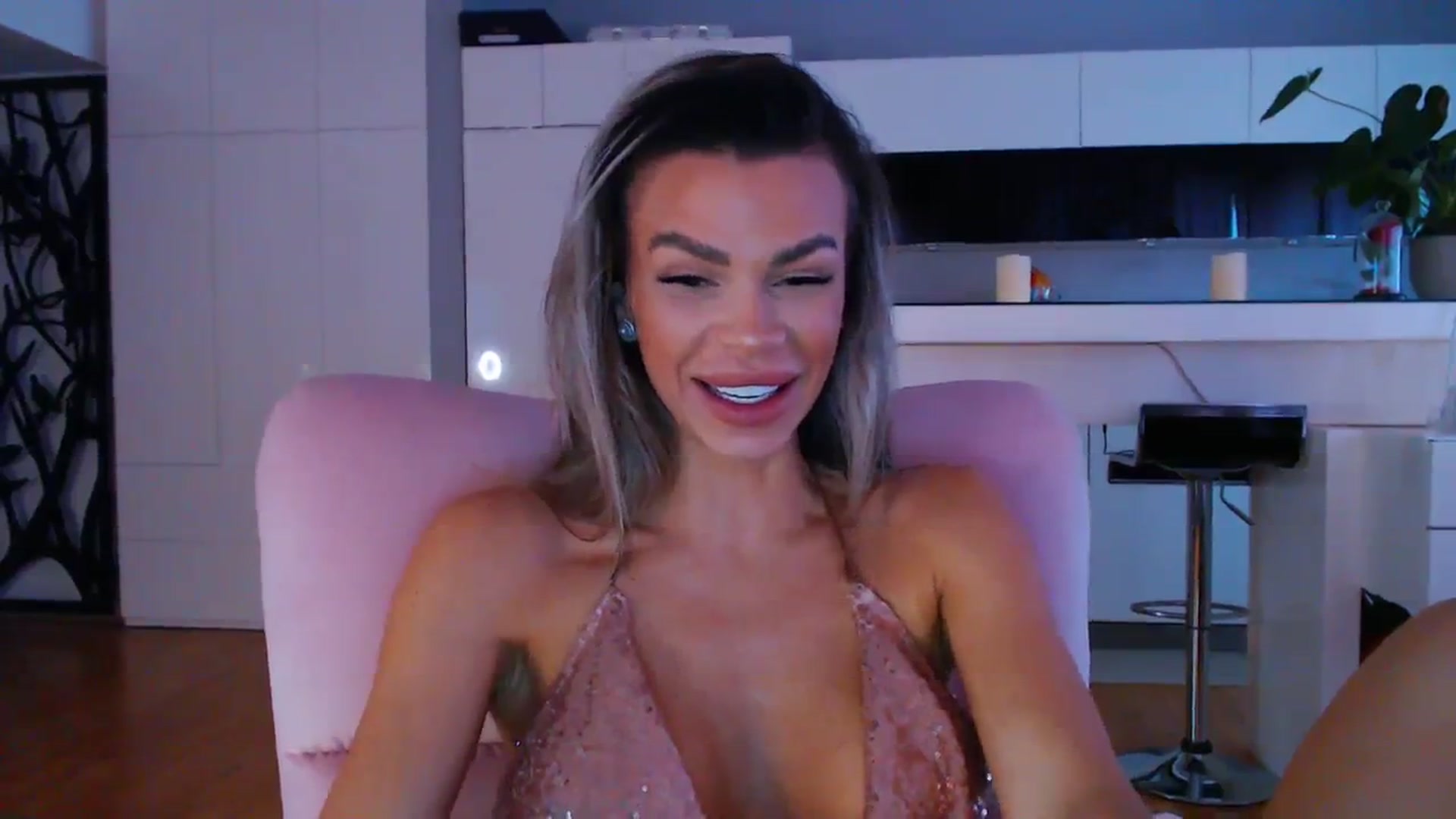 Gallery image thumbnail from D_y_y's myfreecams stream on, 01/28/2024, 07:39 image 17 of 20