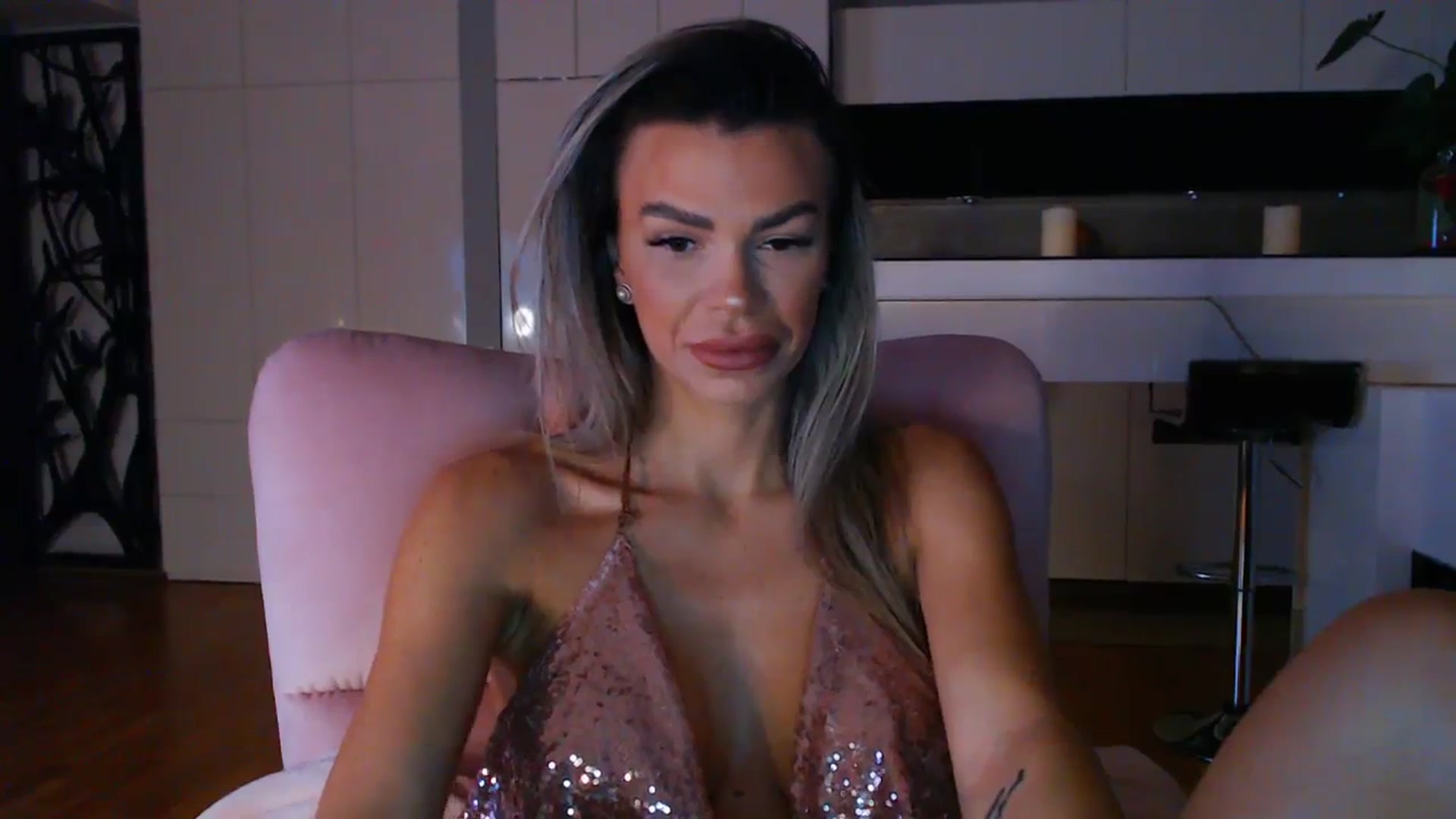 Gallery image thumbnail from D_y_y's myfreecams stream on, 01/28/2024, 07:39 image 5 of 20