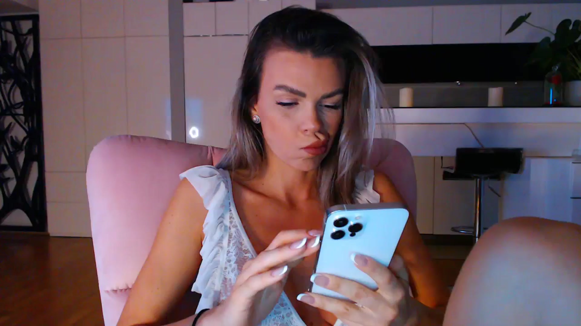Gallery image thumbnail from D_y_y's myfreecams stream on, 01/31/2024, 05:21 image 7 of 20