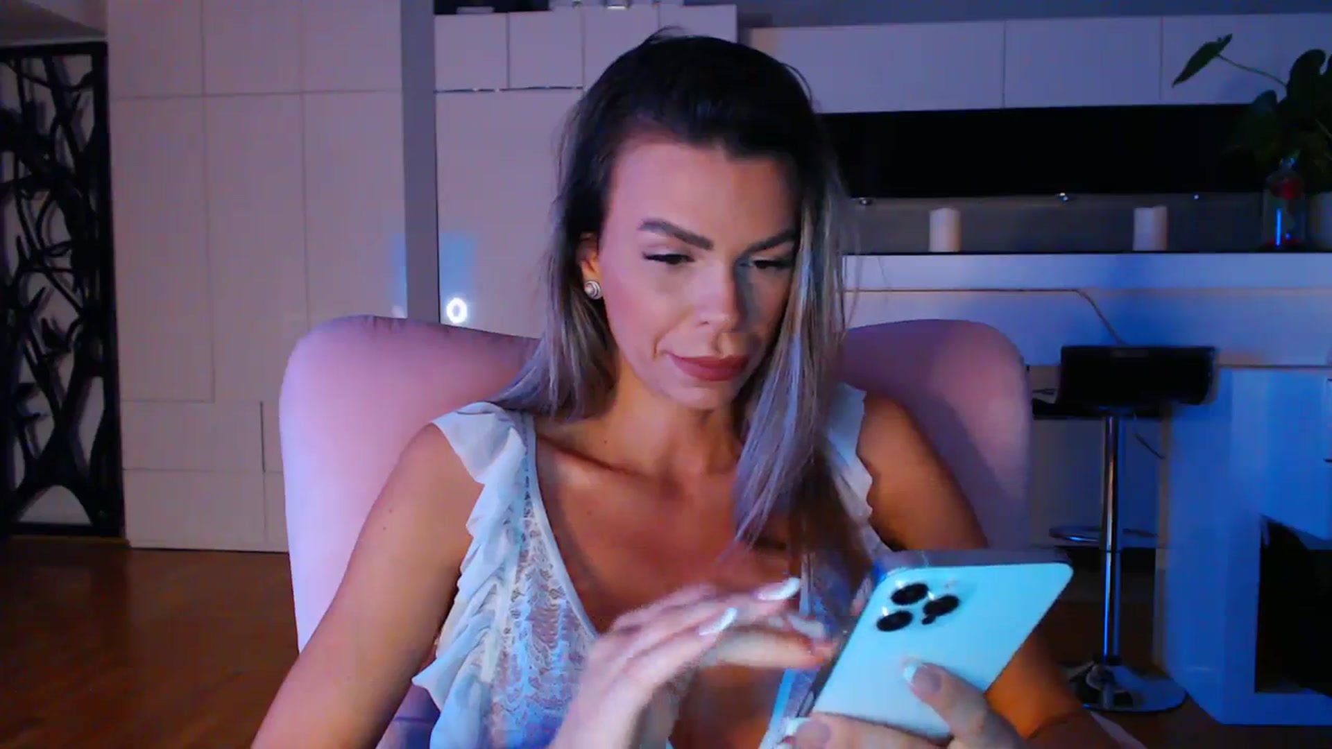 Gallery image thumbnail from D_y_y's myfreecams stream on, 01/31/2024, 05:21 image 15 of 20
