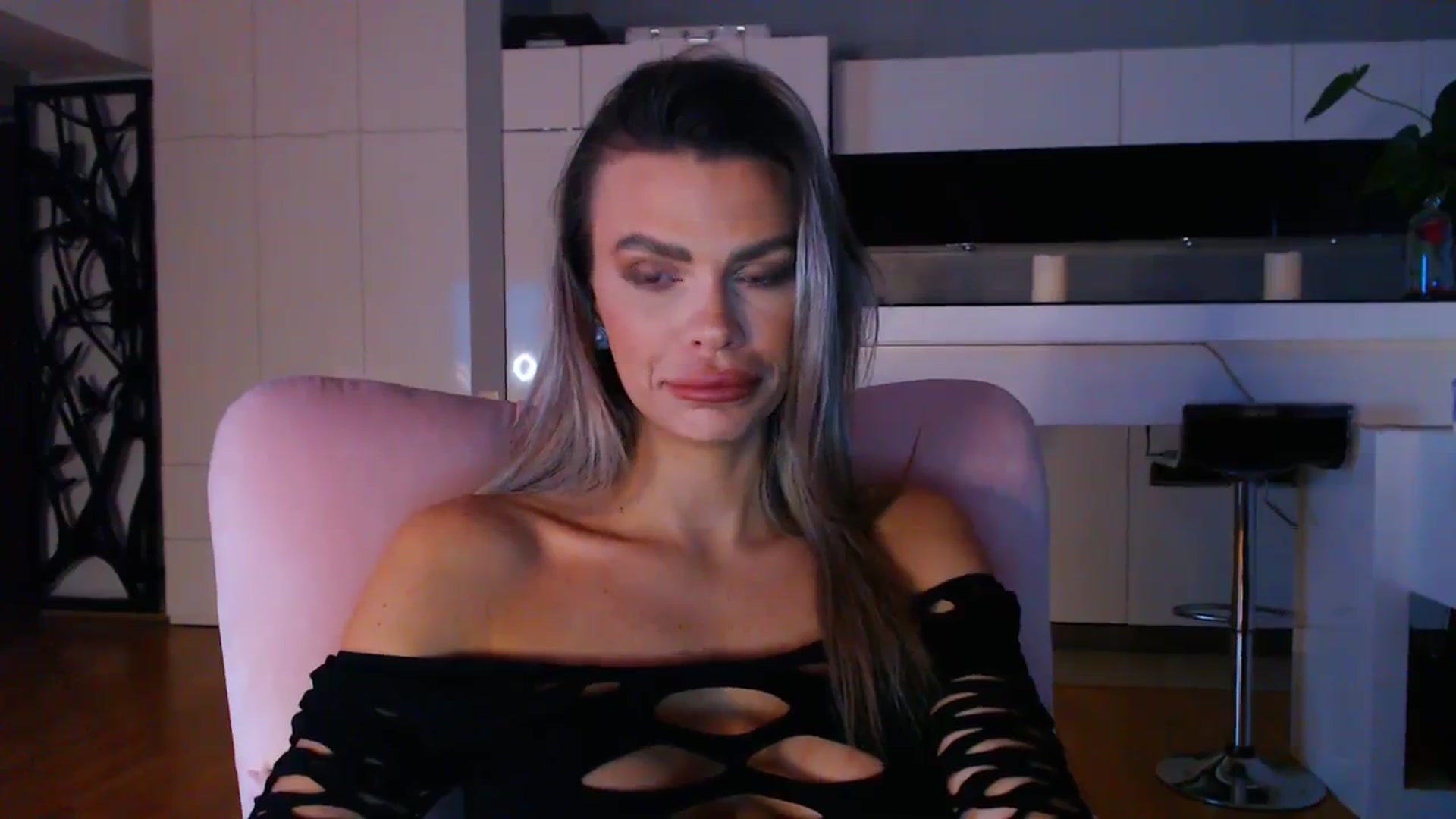 Gallery image thumbnail from D_y_y's myfreecams stream on, 02/04/2024, 06:00 image 16 of 20