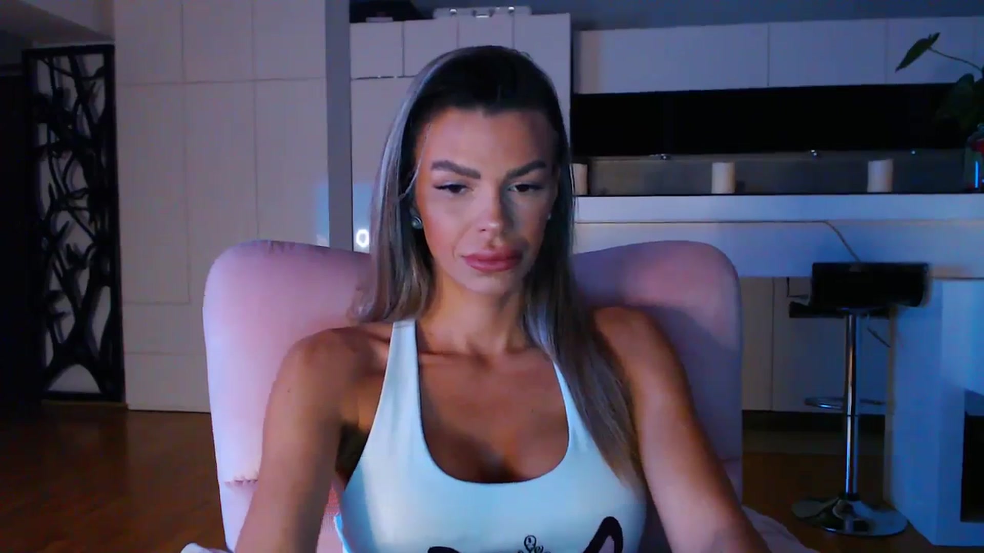 Gallery image thumbnail from D_y_y's myfreecams stream on, 02/05/2024, 04:52 image 17 of 20