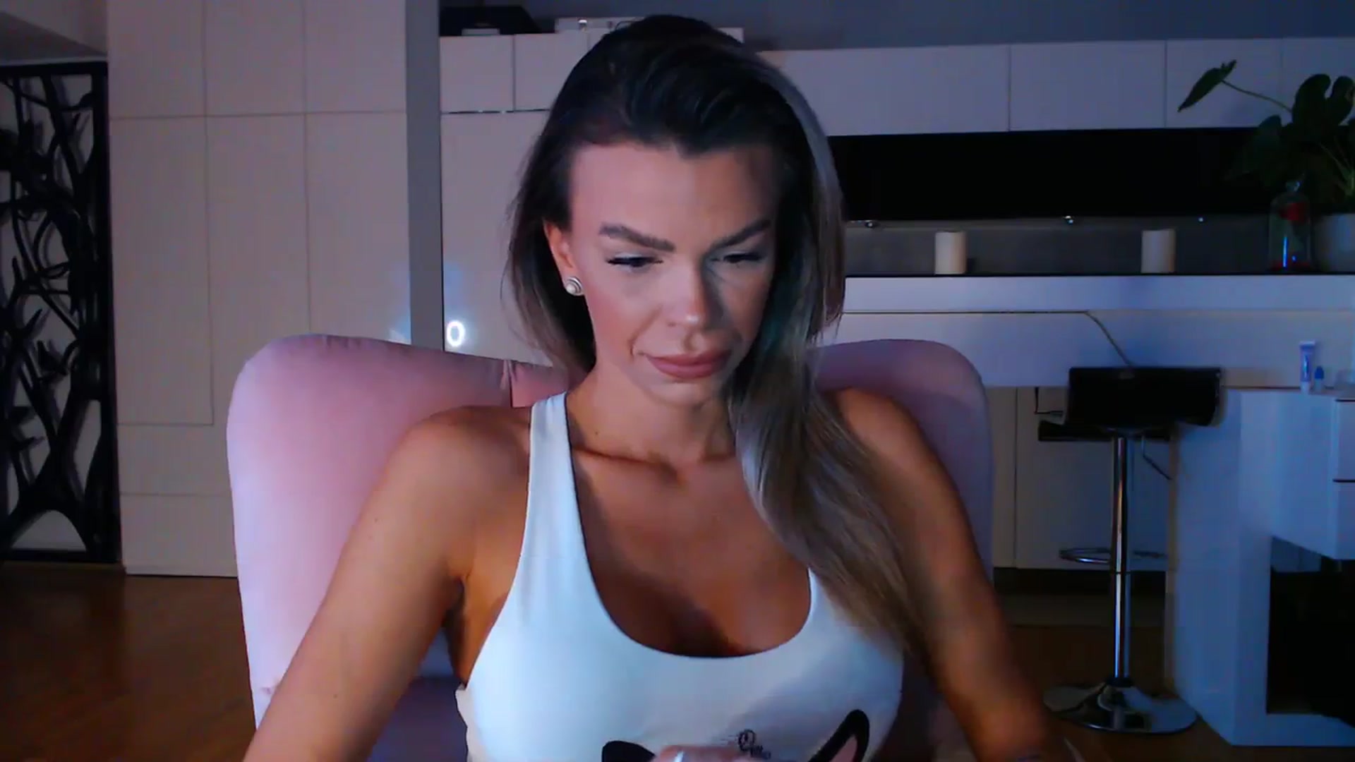 Gallery image thumbnail from D_y_y's myfreecams stream on, 02/05/2024, 04:52 image 2 of 20