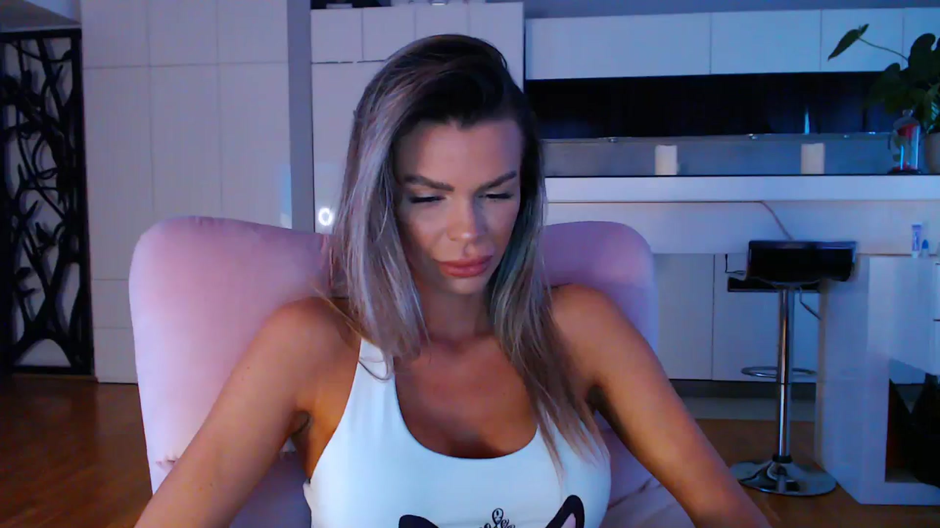 Gallery image thumbnail from D_y_y's myfreecams stream on, 02/05/2024, 06:11 image 17 of 20