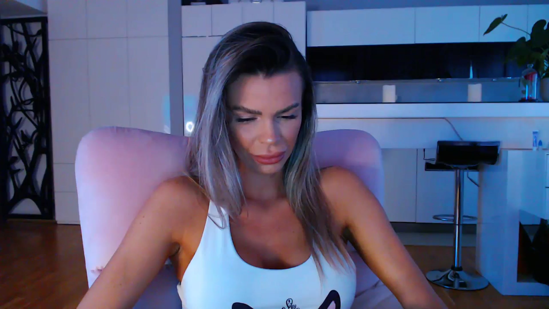 Gallery image thumbnail from D_y_y's myfreecams stream on, 02/05/2024, 06:11 image 18 of 20
