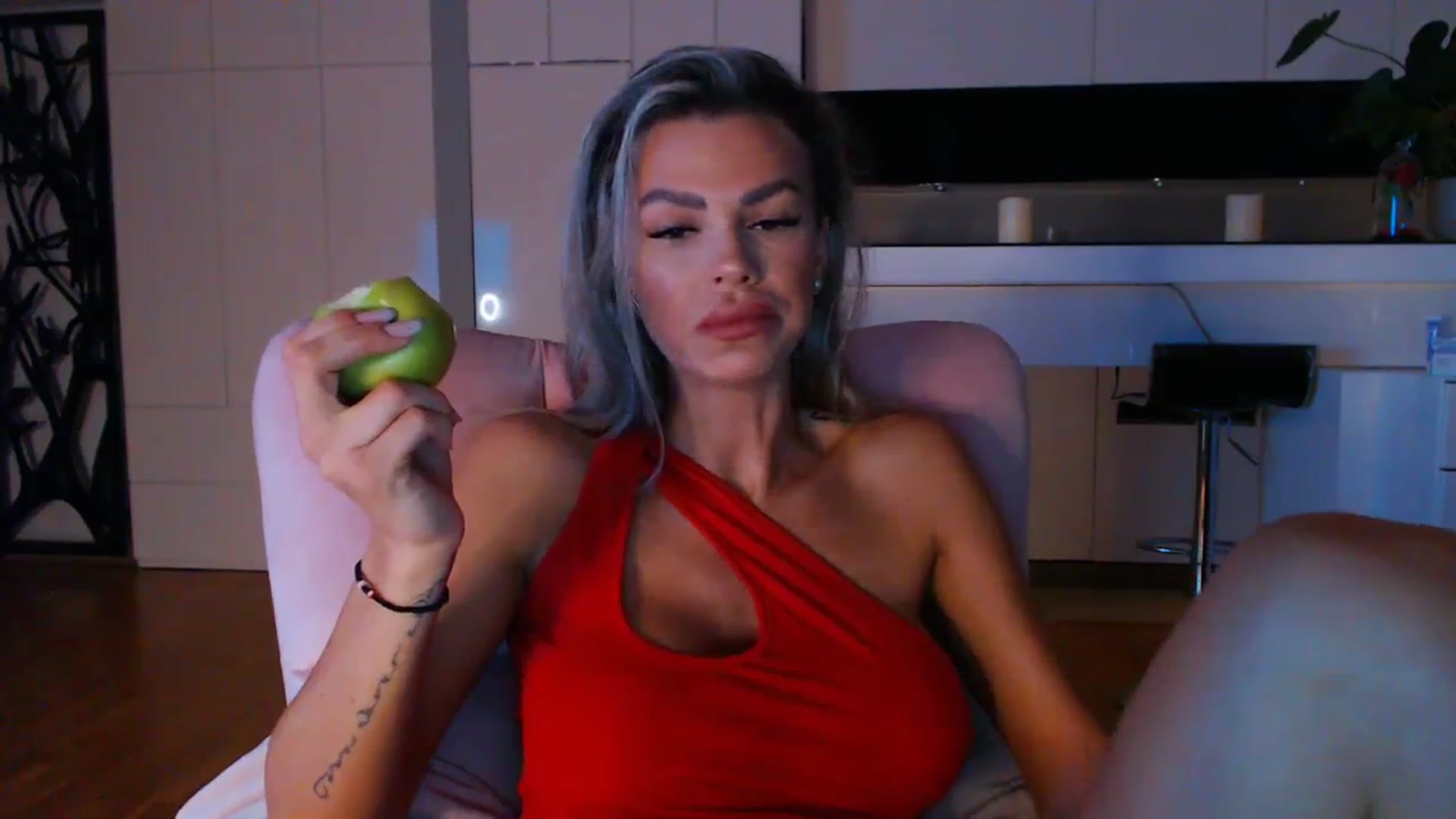 Gallery image thumbnail from D_y_y's myfreecams stream on, 02/13/2024, 05:13 image 3 of 20