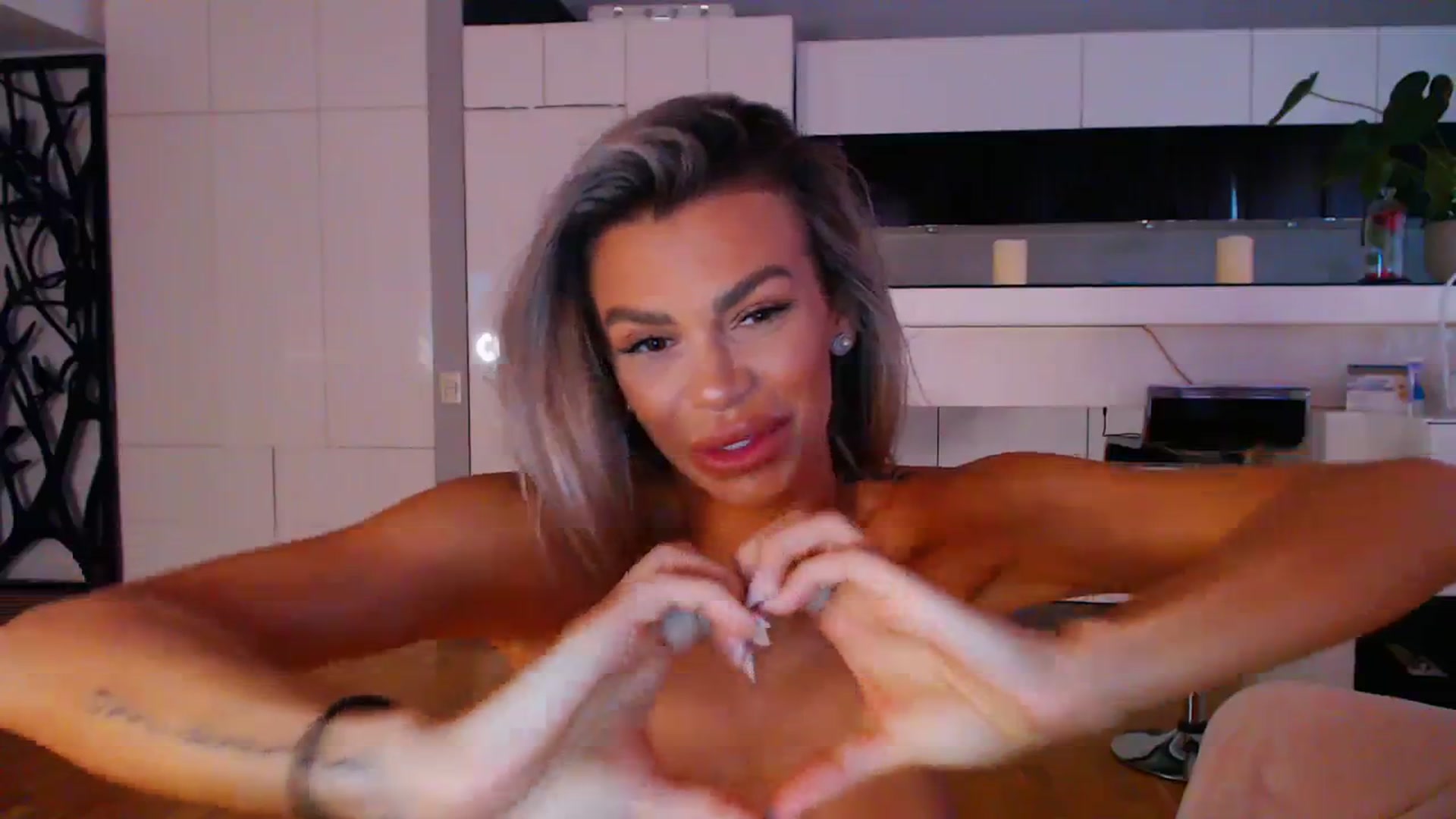 Gallery image thumbnail from D_y_y's myfreecams stream on, 02/24/2024, 06:02 image 5 of 20