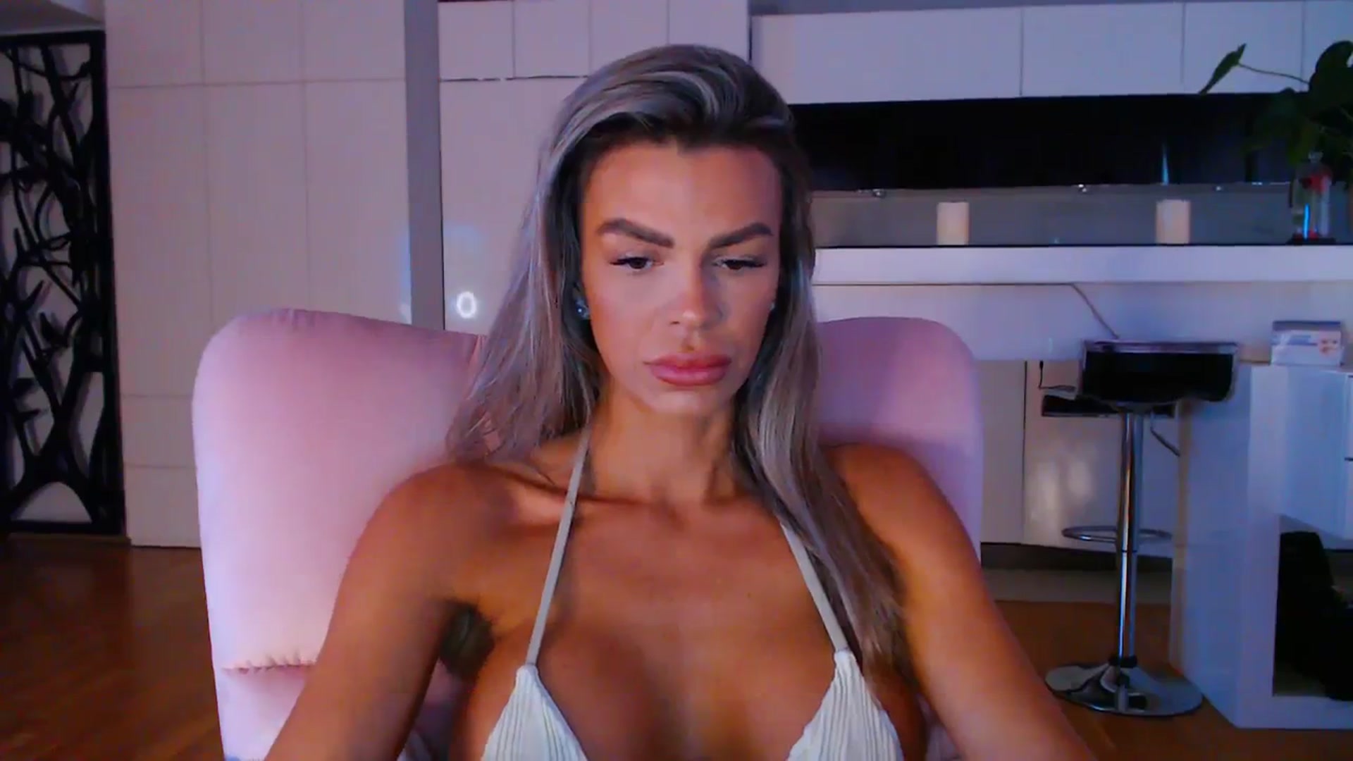 Gallery image thumbnail from D_y_y's myfreecams stream on, 02/29/2024, 06:07 image 18 of 20