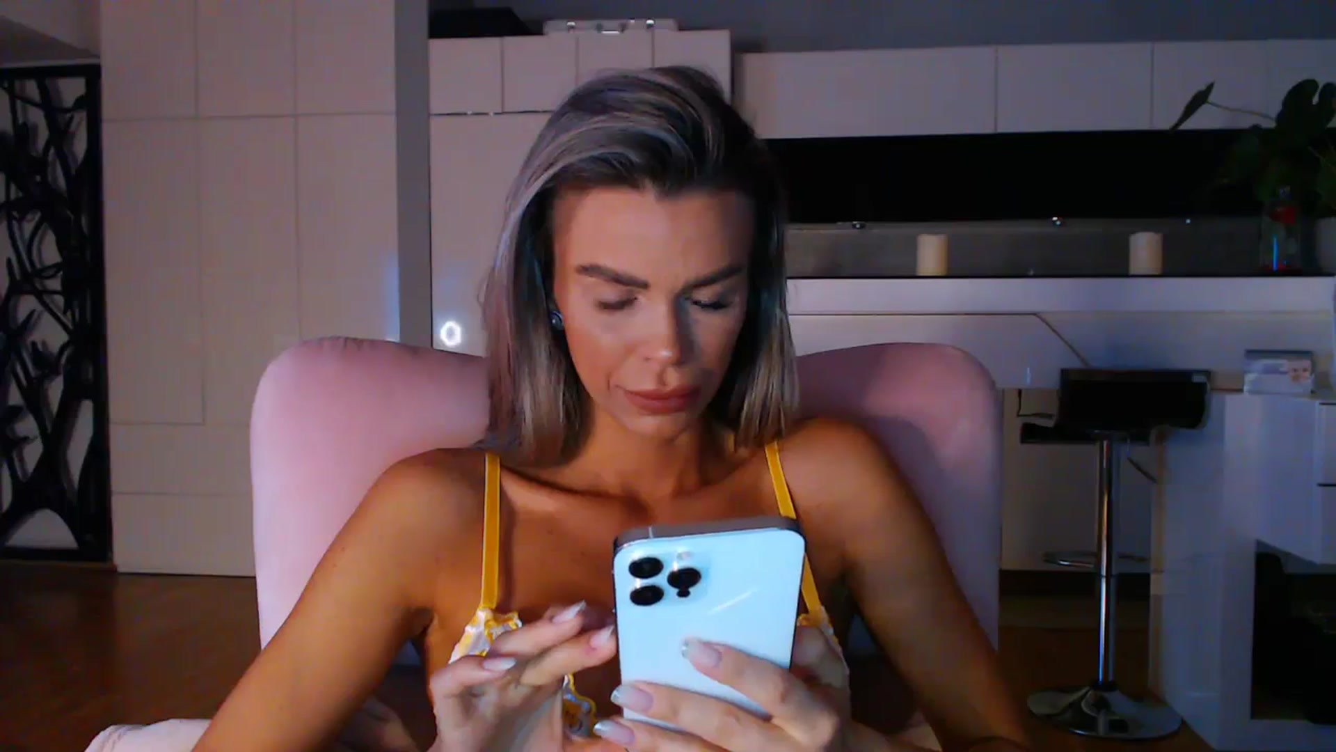 Gallery image thumbnail from D_y_y's myfreecams stream on, 03/01/2024, 06:23 image 2 of 20