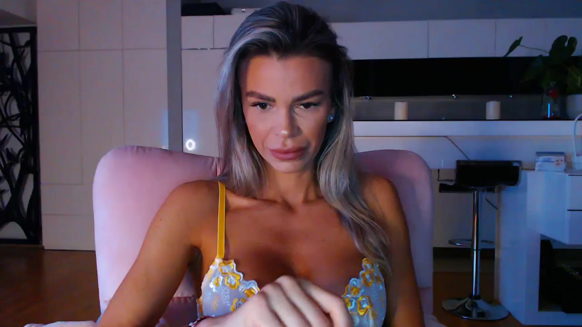Gallery image thumbnail from D_y_y's myfreecams stream on, 03/01/2024, 06:23 image 1 of 20