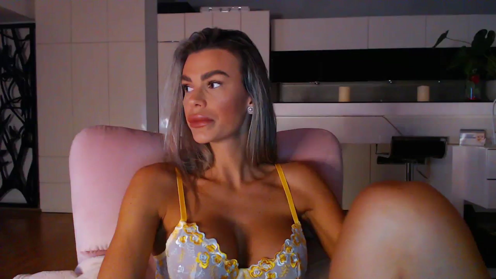 Gallery image thumbnail from D_y_y's myfreecams stream on, 03/01/2024, 06:23 image 3 of 20