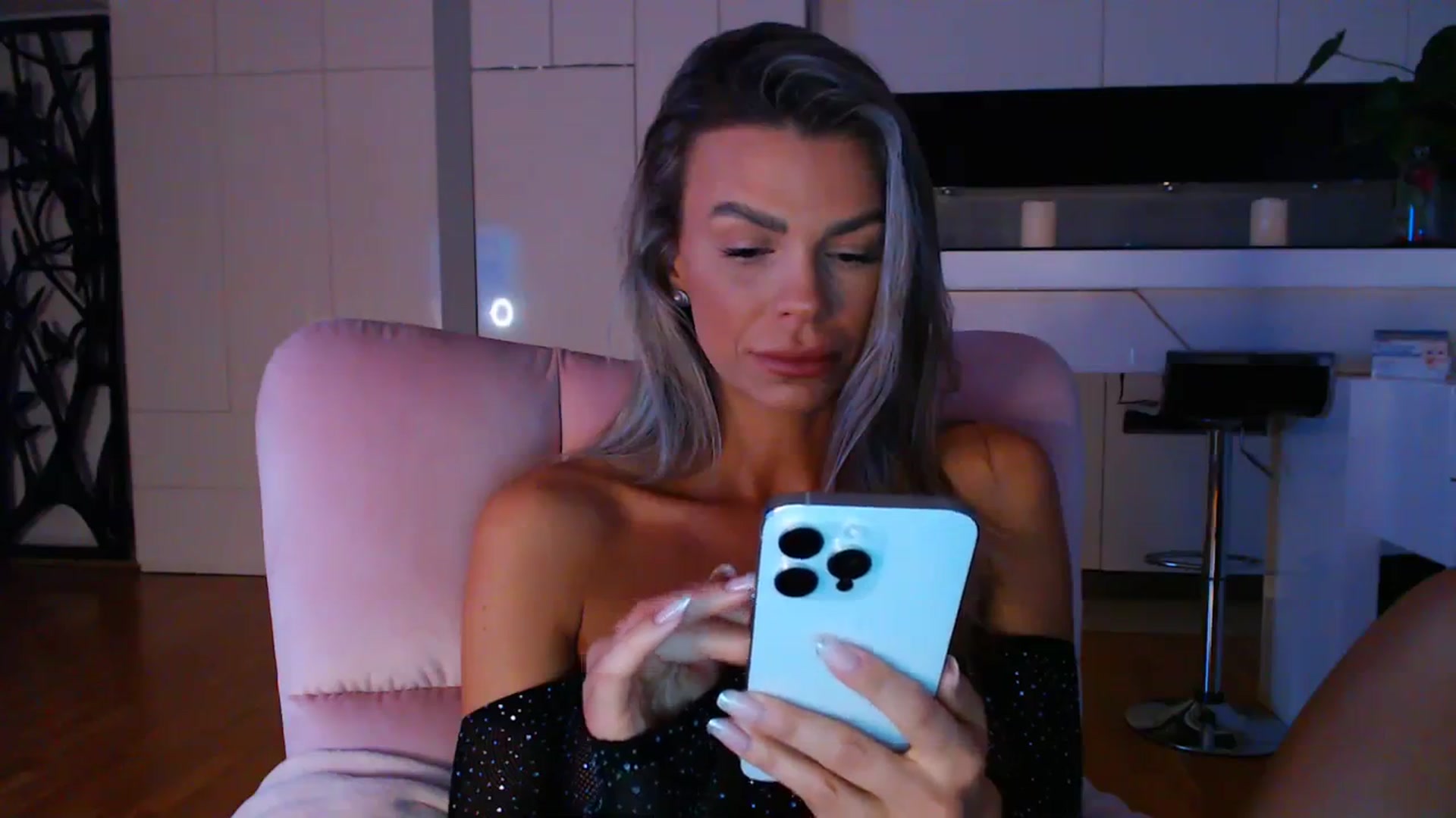 Gallery image thumbnail from D_y_y's myfreecams stream on, 03/05/2024, 05:43 image 13 of 20