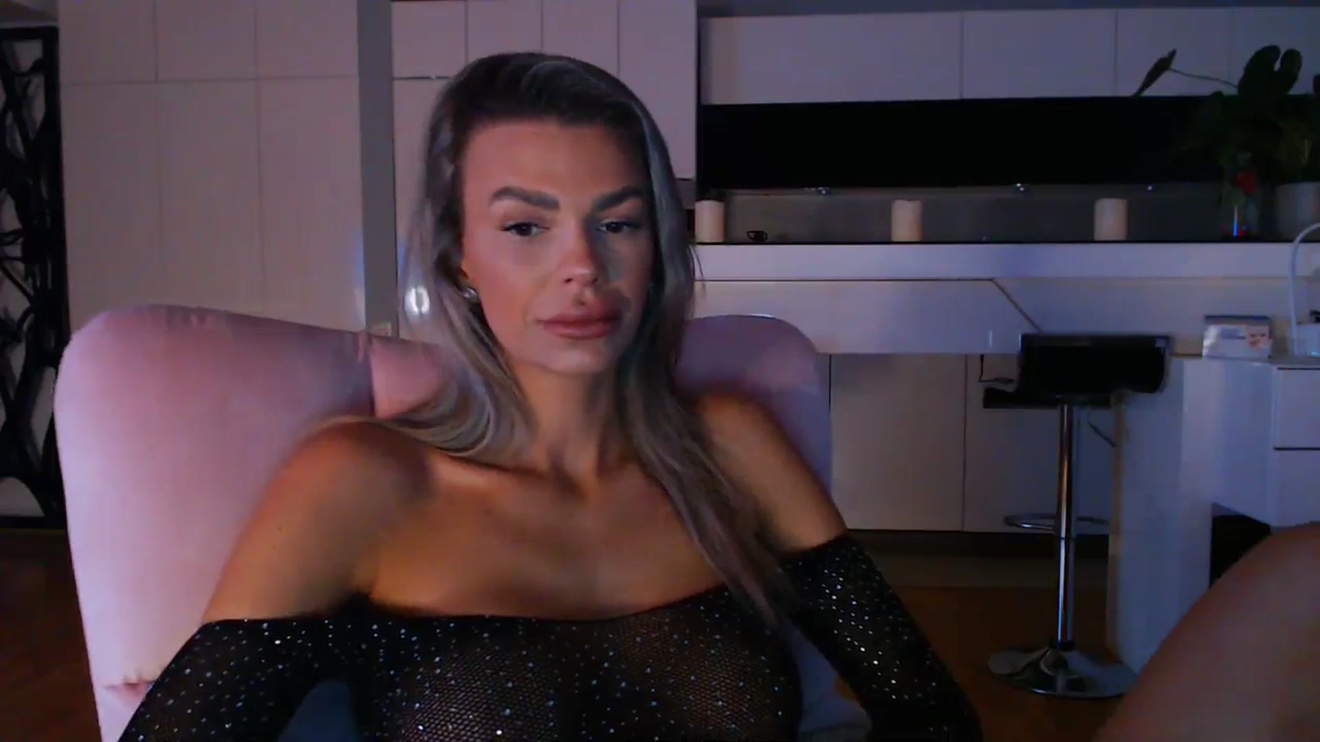 Gallery image thumbnail from D_y_y's myfreecams stream on, 03/05/2024, 05:43 image 9 of 20