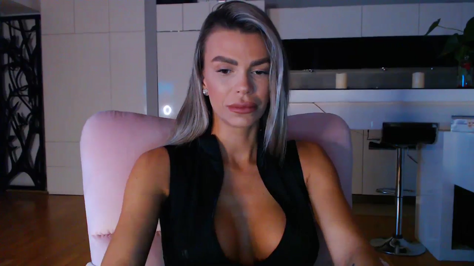 Gallery image thumbnail from D_y_y's myfreecams stream on, 03/10/2024, 04:34 image 16 of 20