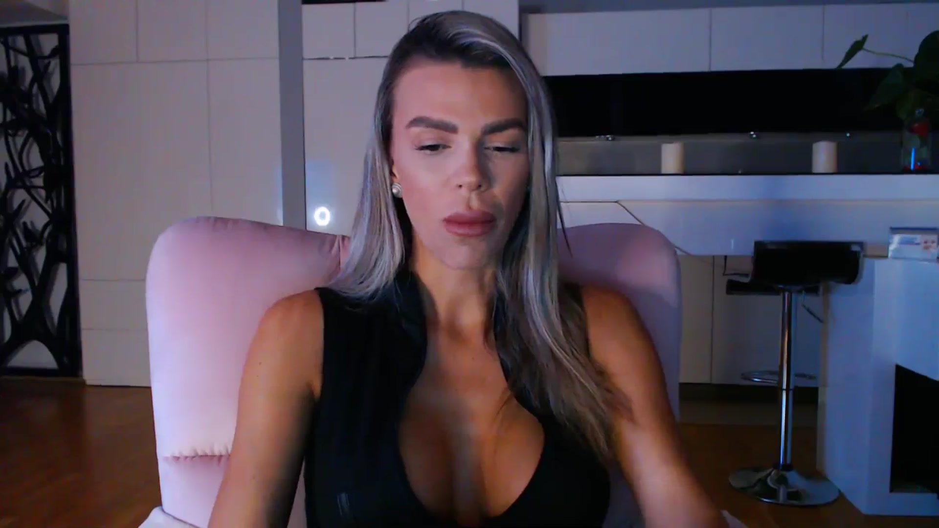 Gallery image thumbnail from D_y_y's myfreecams stream on, 03/10/2024, 04:34 image 4 of 20