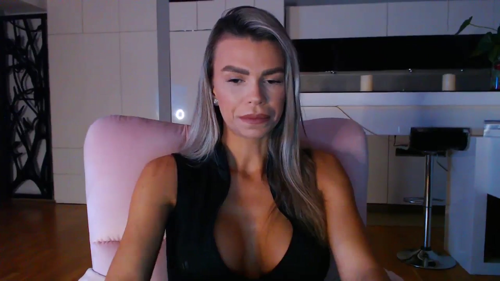 Gallery image thumbnail from D_y_y's myfreecams stream on, 03/10/2024, 04:34 image 5 of 20