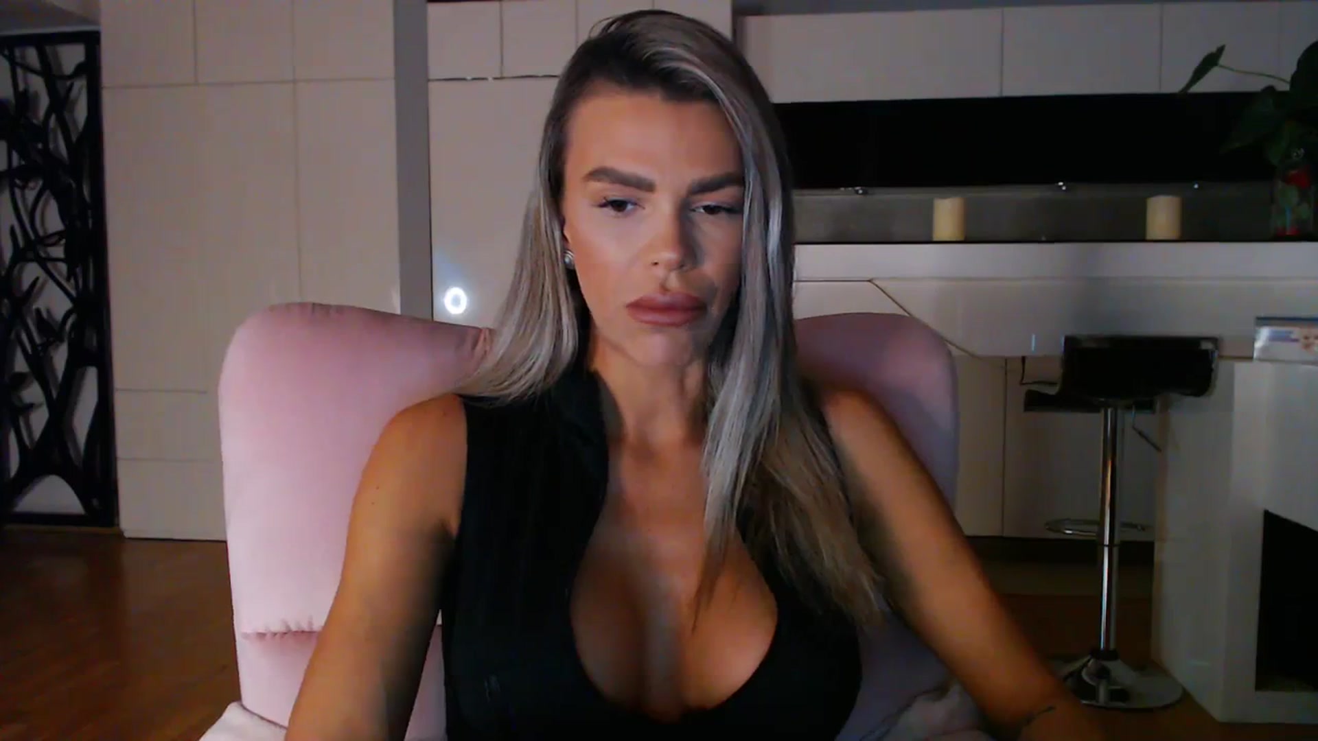 Gallery image thumbnail from D_y_y's myfreecams stream on, 03/10/2024, 04:34 image 2 of 20