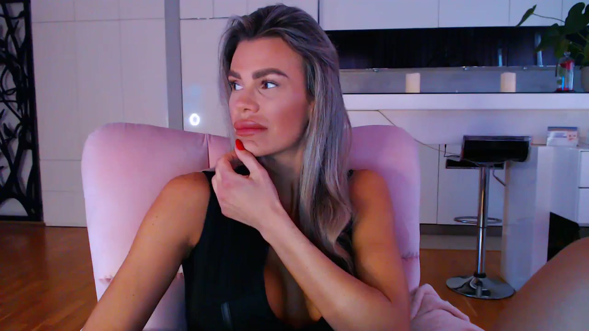 Gallery image thumbnail from D_y_y's myfreecams stream on, 03/10/2024, 06:33 image 4 of 20