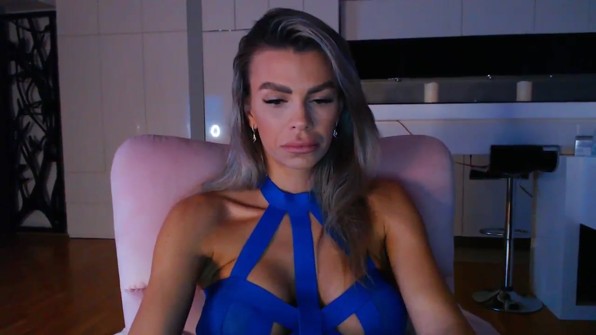 Gallery image thumbnail from D_y_y's myfreecams stream on, 03/22/2024, 04:29 image 18 of 20