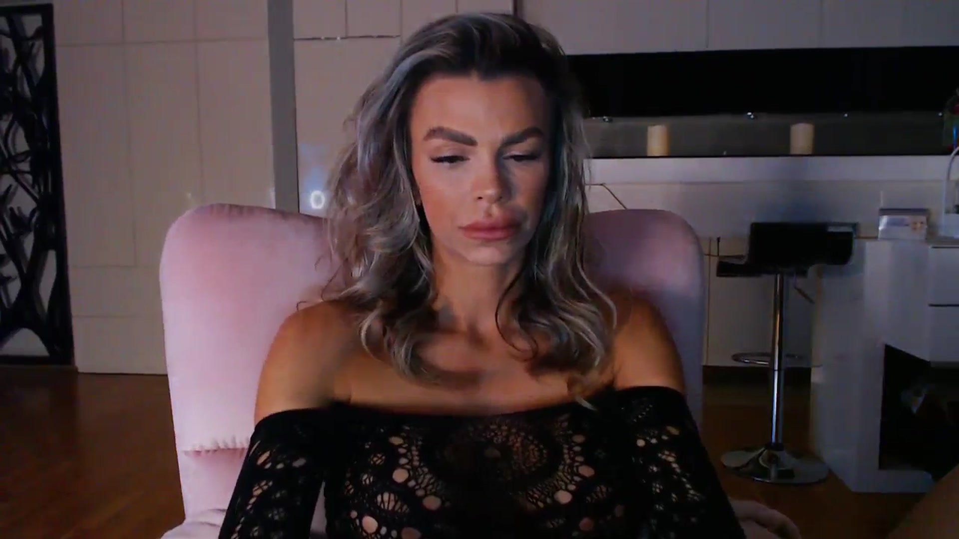 Gallery image thumbnail from D_y_y's myfreecams stream on, 03/27/2024, 04:18 image 16 of 20
