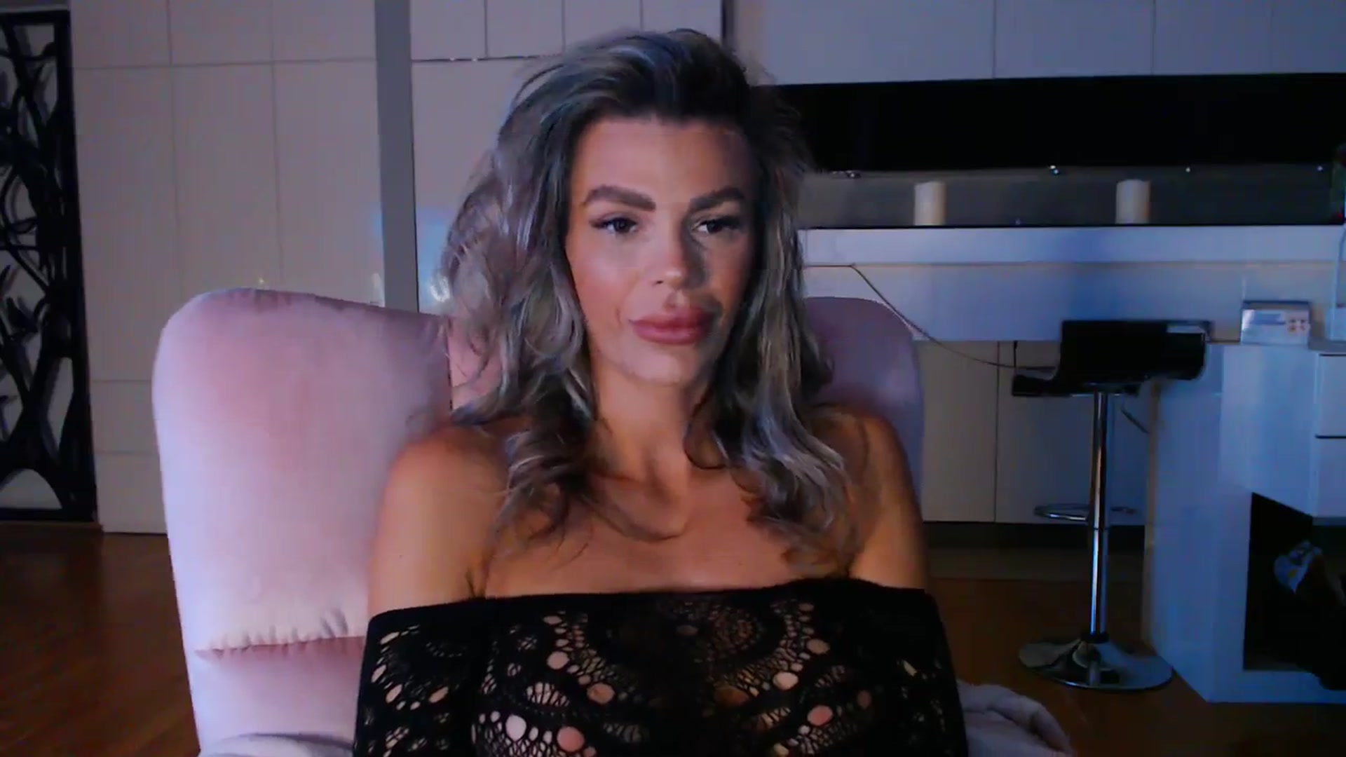 Gallery image thumbnail from D_y_y's myfreecams stream on, 03/27/2024, 04:18 image 7 of 20
