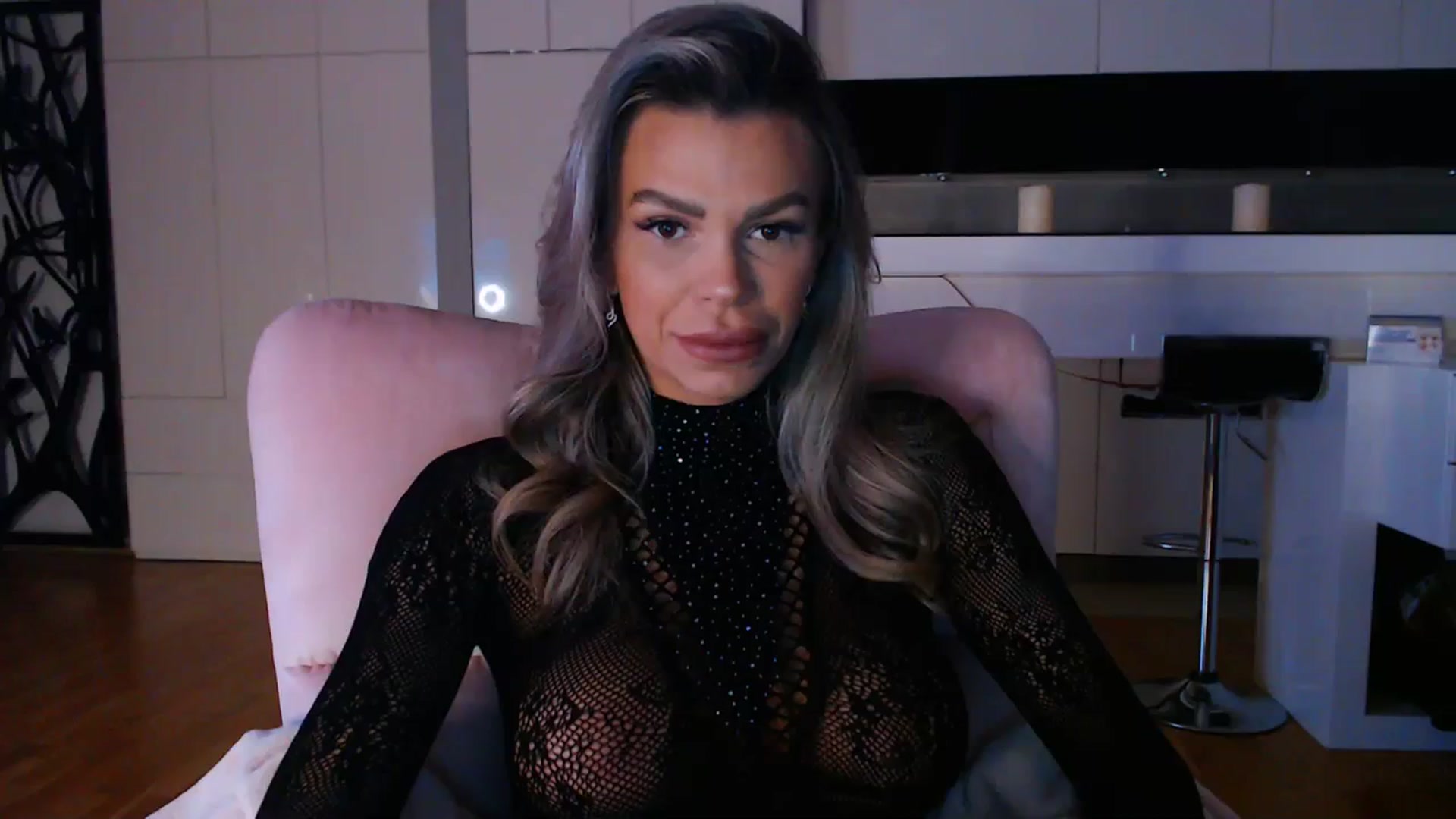 Gallery image thumbnail from D_y_y's myfreecams stream on, 03/29/2024, 05:29 image 1 of 20