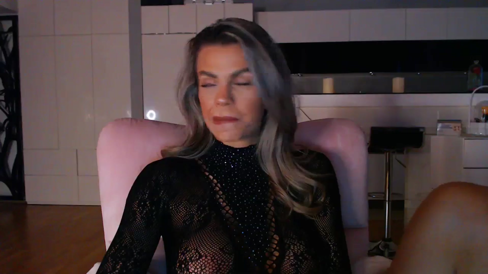 Gallery image thumbnail from D_y_y's myfreecams stream on, 03/29/2024, 05:29 image 4 of 20