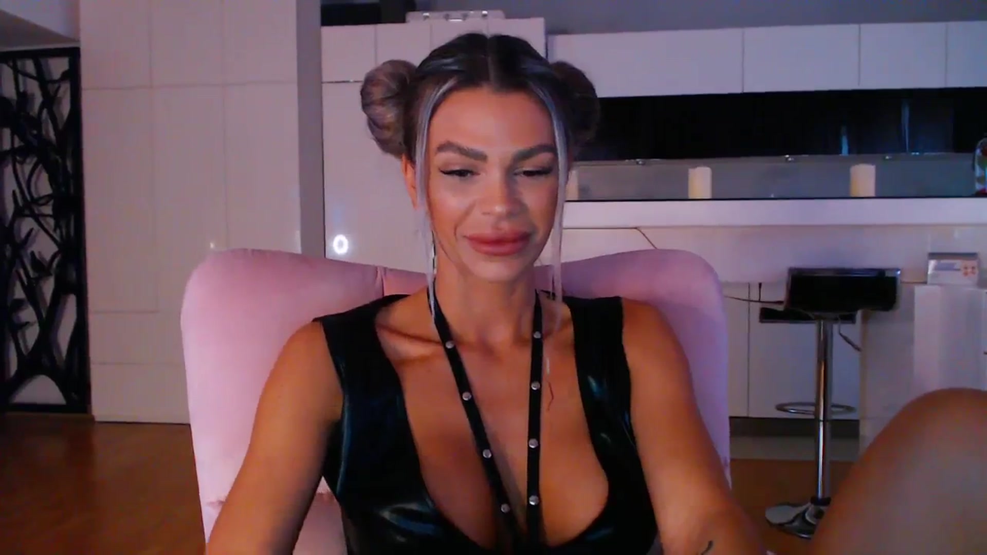 Gallery image thumbnail from D_y_y's myfreecams stream on, 04/01/2024, 04:54 image 14 of 20