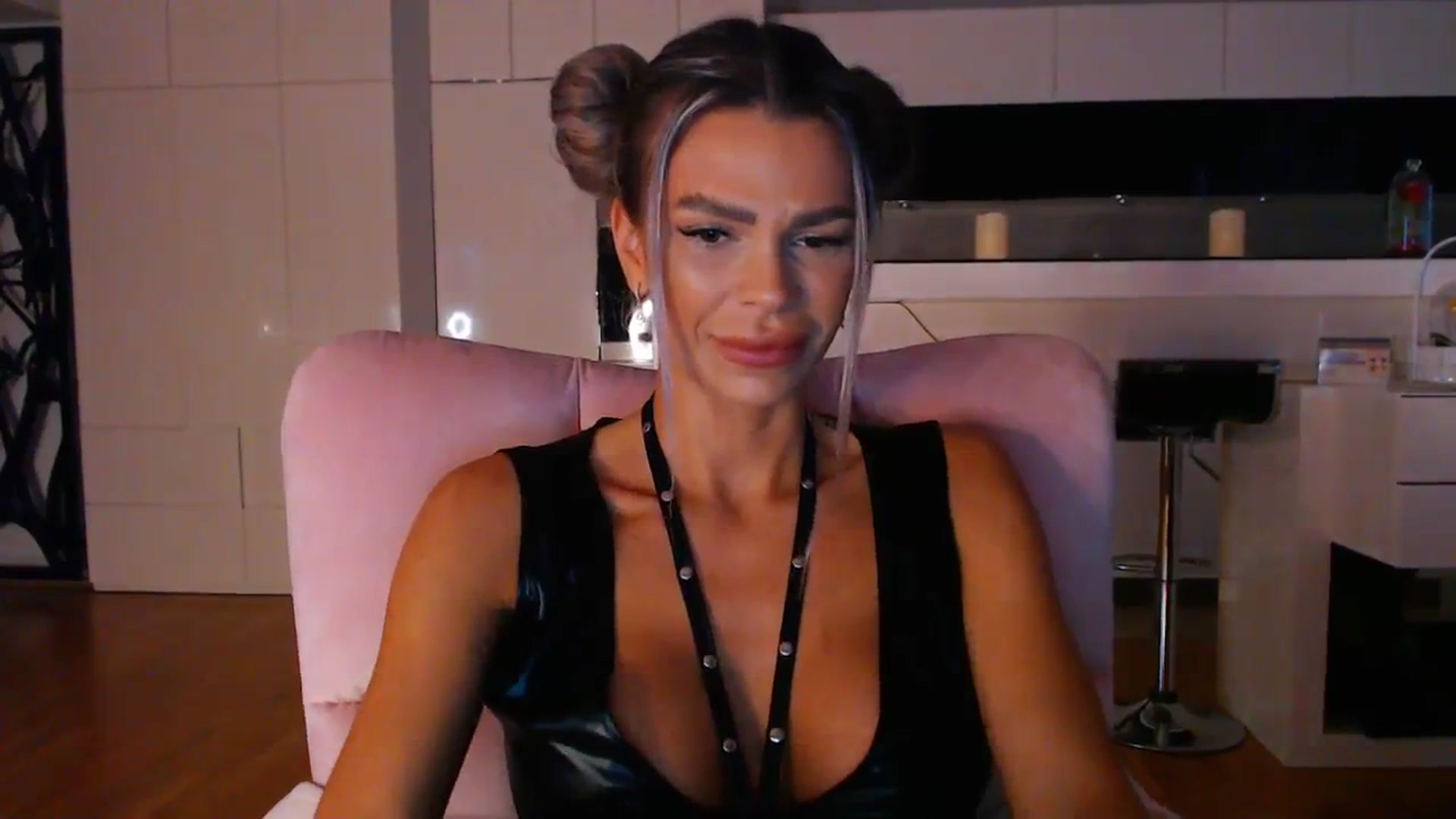 Gallery image thumbnail from D_y_y's myfreecams stream on, 04/01/2024, 04:54 image 7 of 20