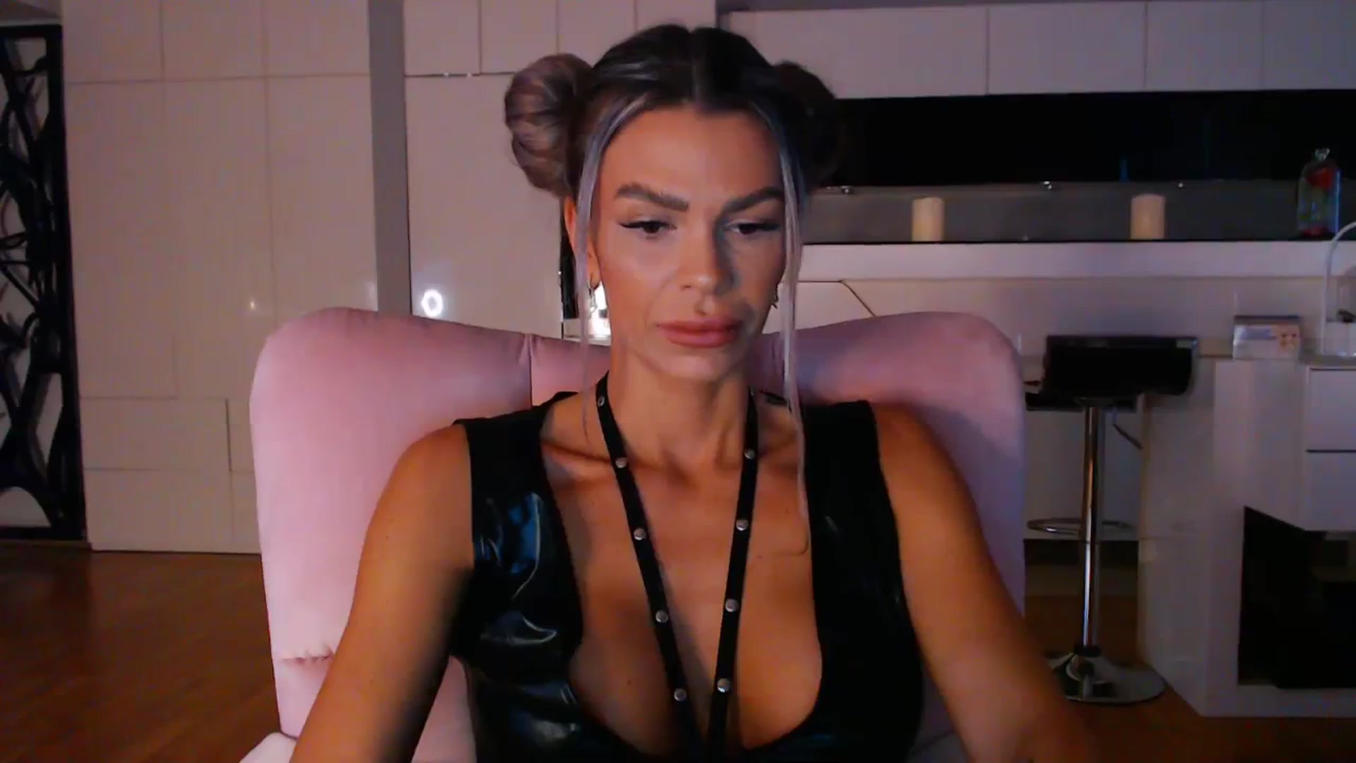 Gallery image thumbnail from D_y_y's myfreecams stream on, 04/01/2024, 04:54 image 8 of 20