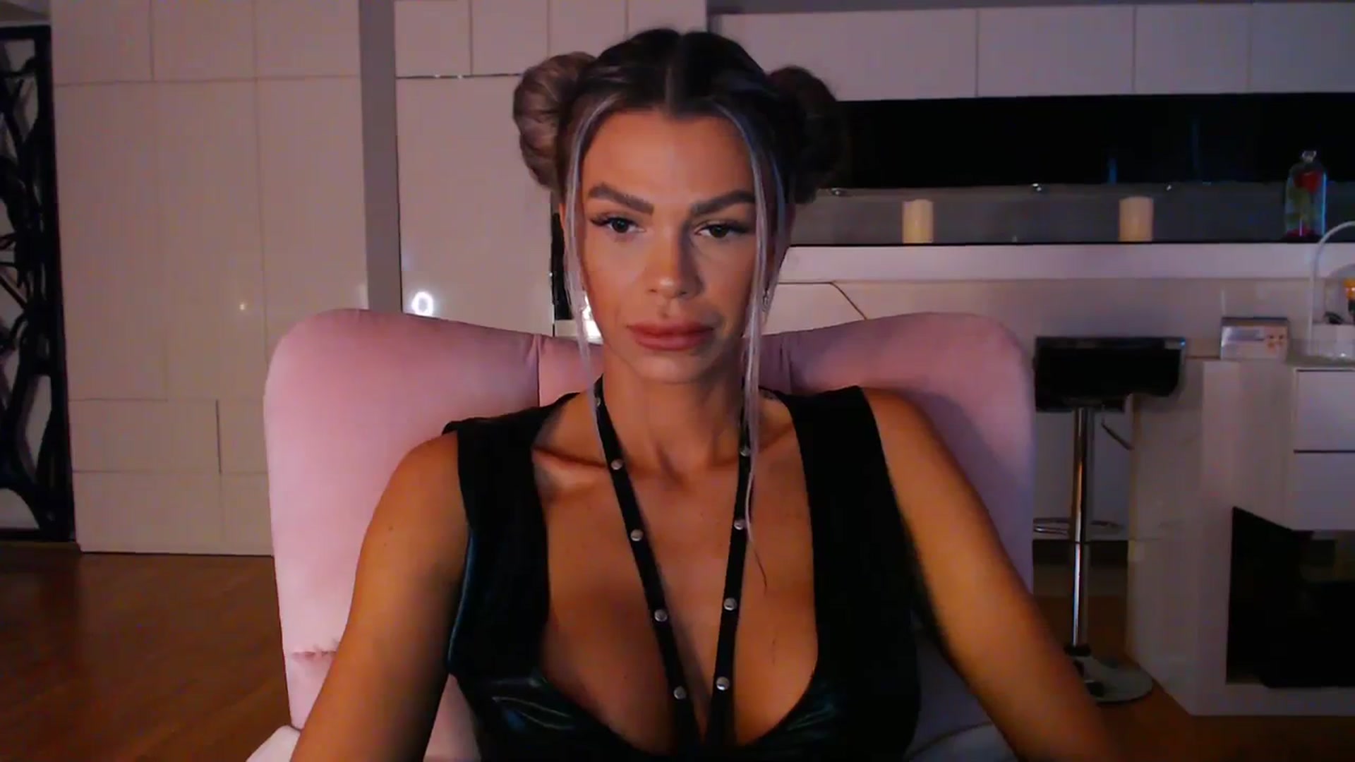 Gallery image thumbnail from D_y_y's myfreecams stream on, 04/01/2024, 04:54 image 9 of 20