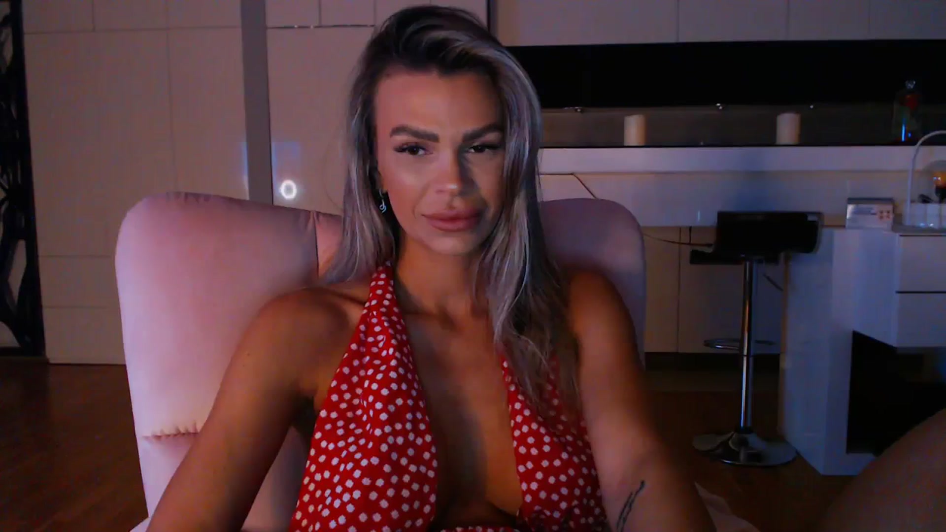 Gallery image thumbnail from D_y_y's myfreecams stream on, 04/01/2024, 19:16 image 11 of 20