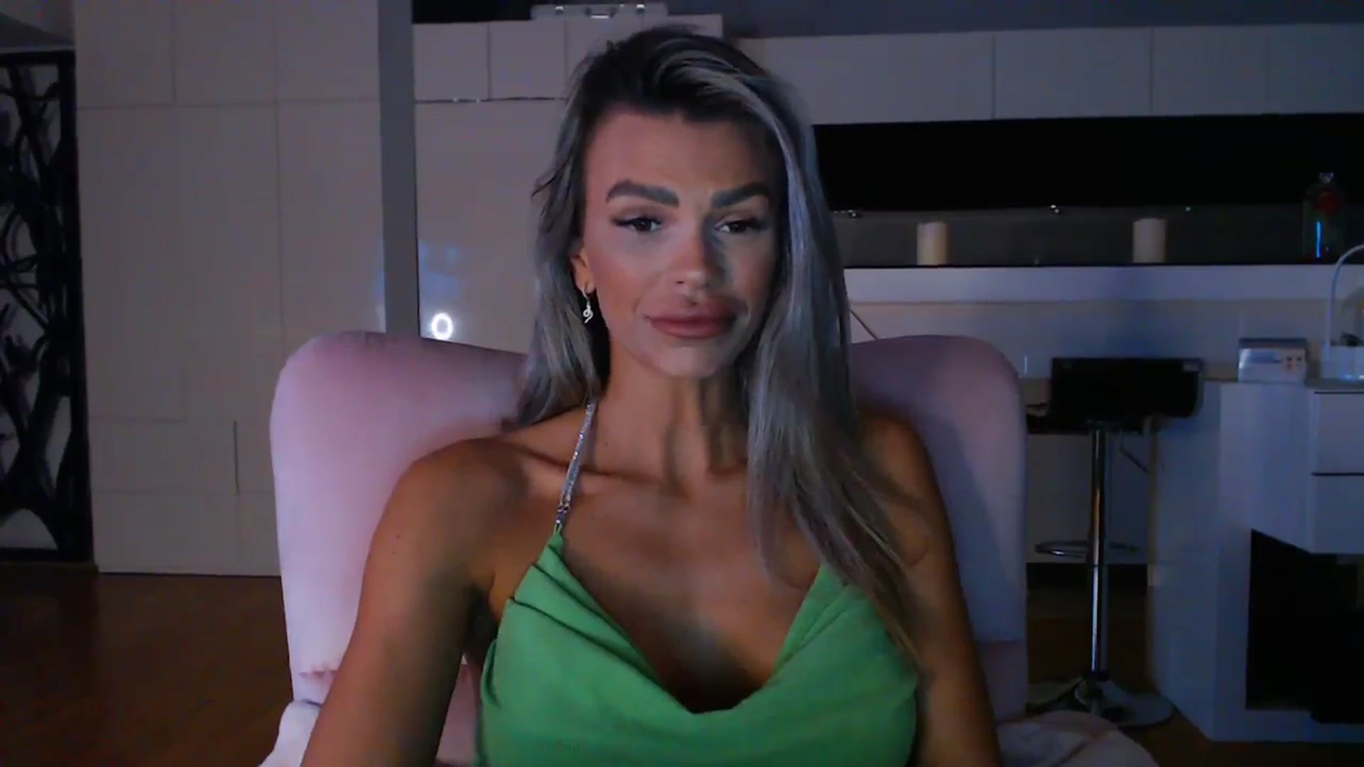 Gallery image thumbnail from D_y_y's myfreecams stream on, 04/03/2024, 03:47 image 16 of 20