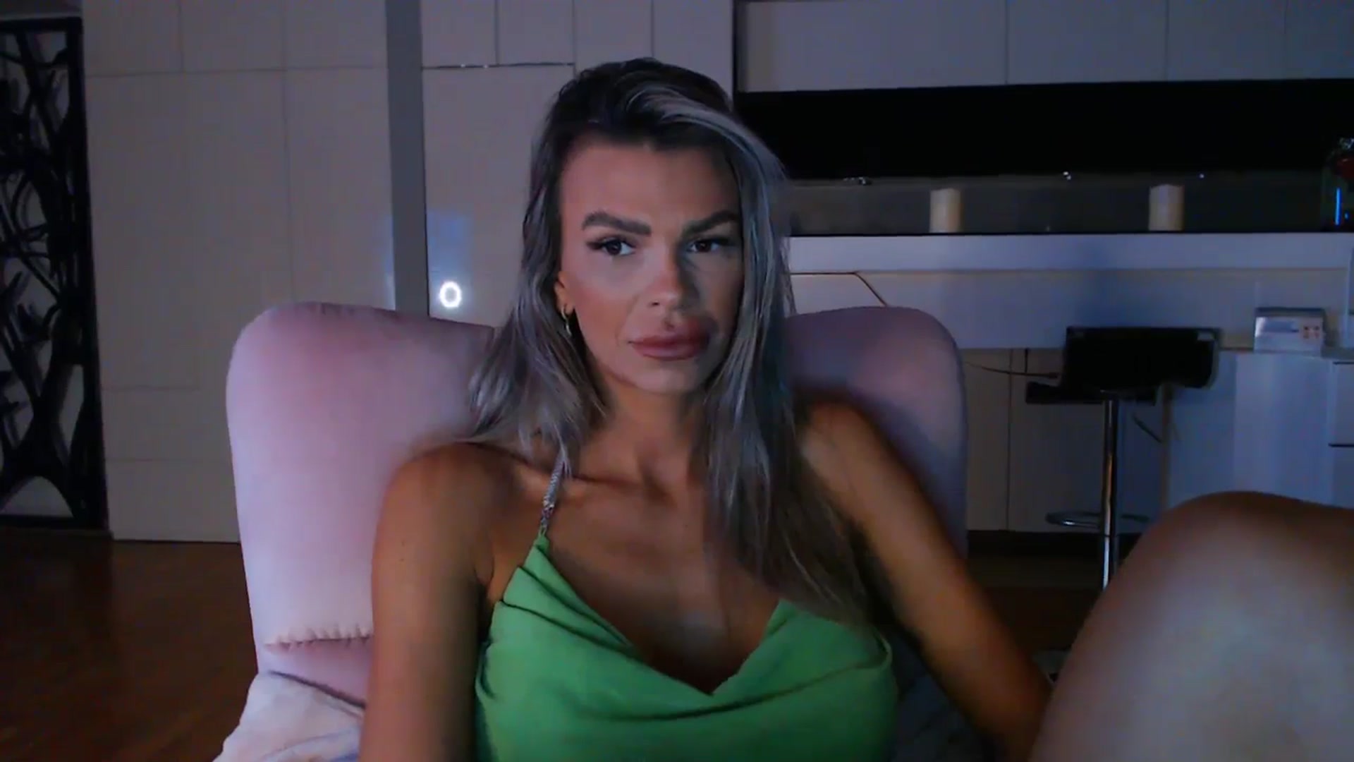 Gallery image thumbnail from D_y_y's myfreecams stream on, 04/03/2024, 03:47 image 12 of 20