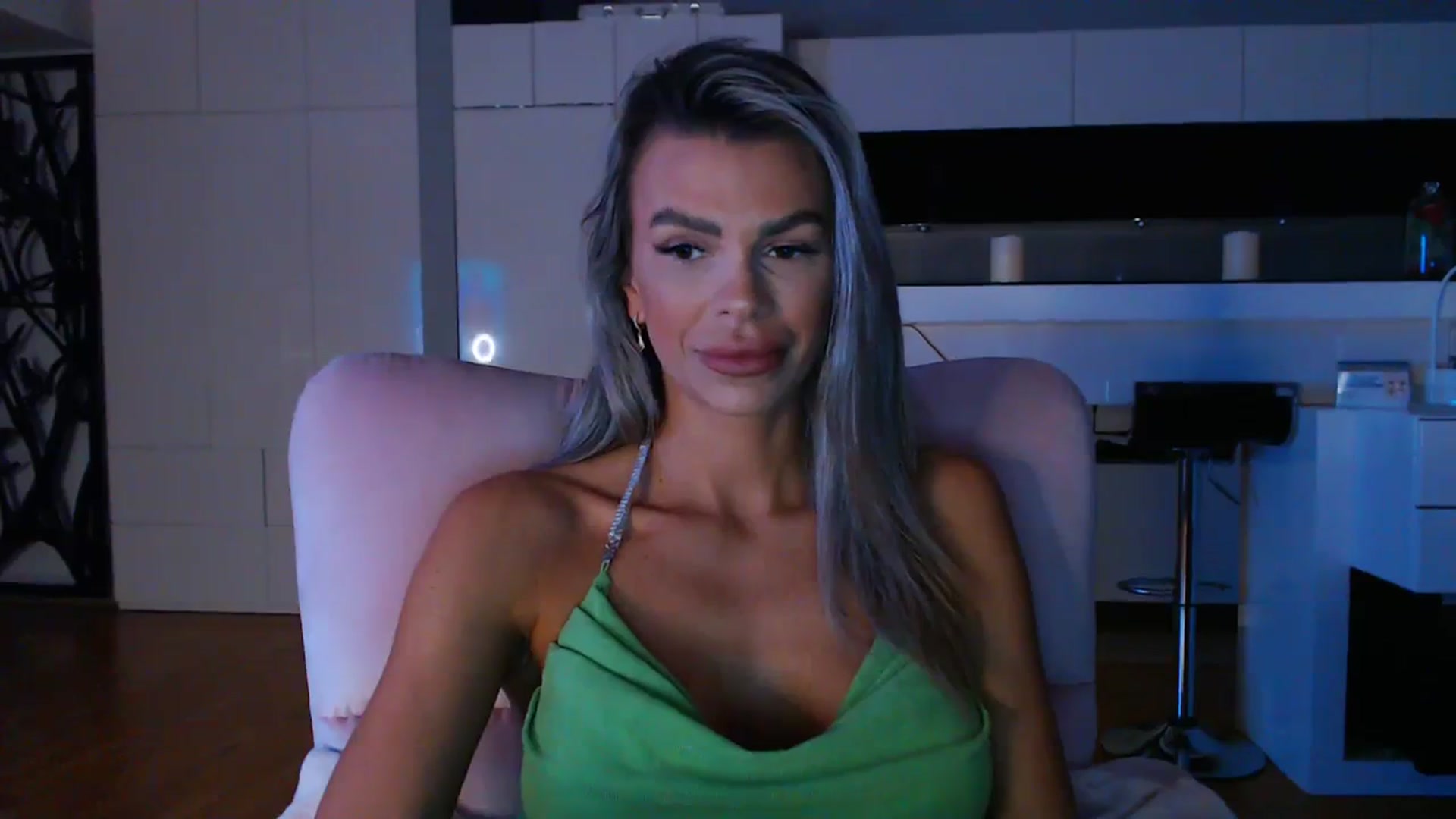 Gallery image thumbnail from D_y_y's myfreecams stream on, 04/03/2024, 03:47 image 17 of 20