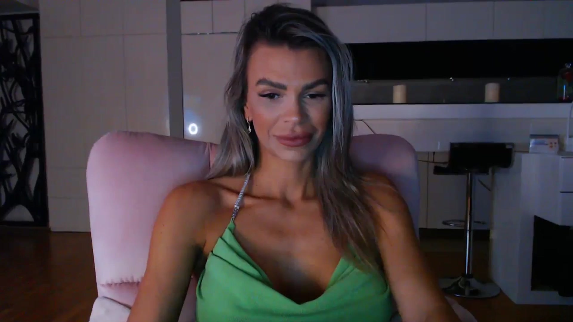 Gallery image thumbnail from D_y_y's myfreecams stream on, 04/03/2024, 03:47 image 20 of 20