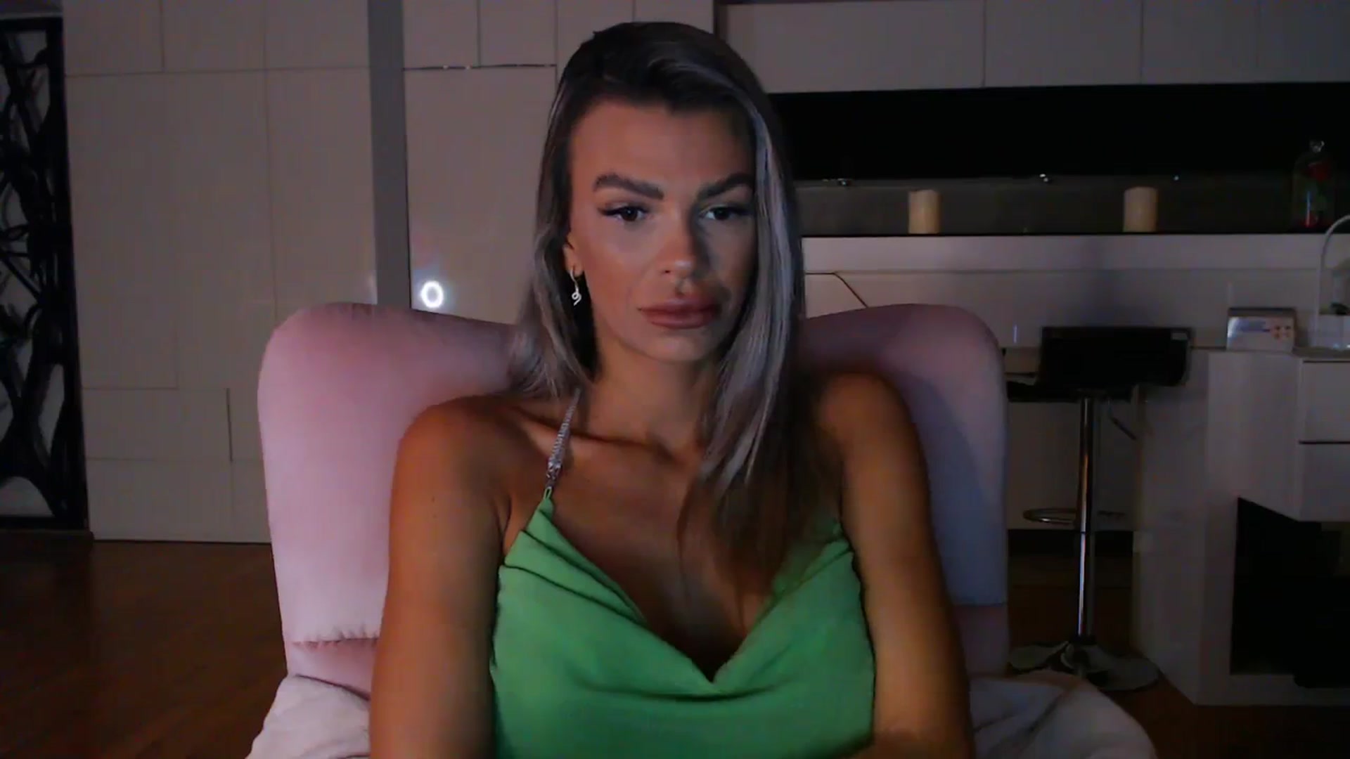 Gallery image thumbnail from D_y_y's myfreecams stream on, 04/03/2024, 03:47 image 2 of 20