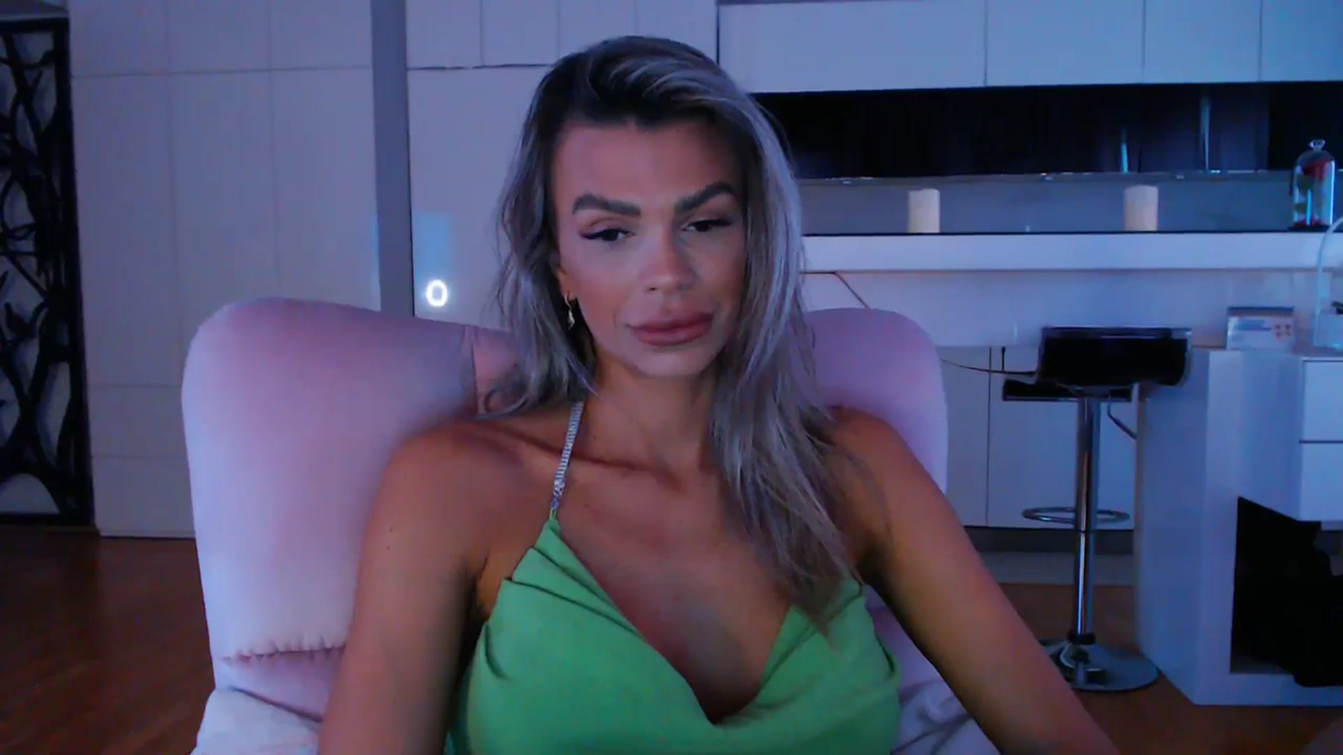 Gallery image thumbnail from D_y_y's myfreecams stream on, 04/03/2024, 04:45 image 6 of 20