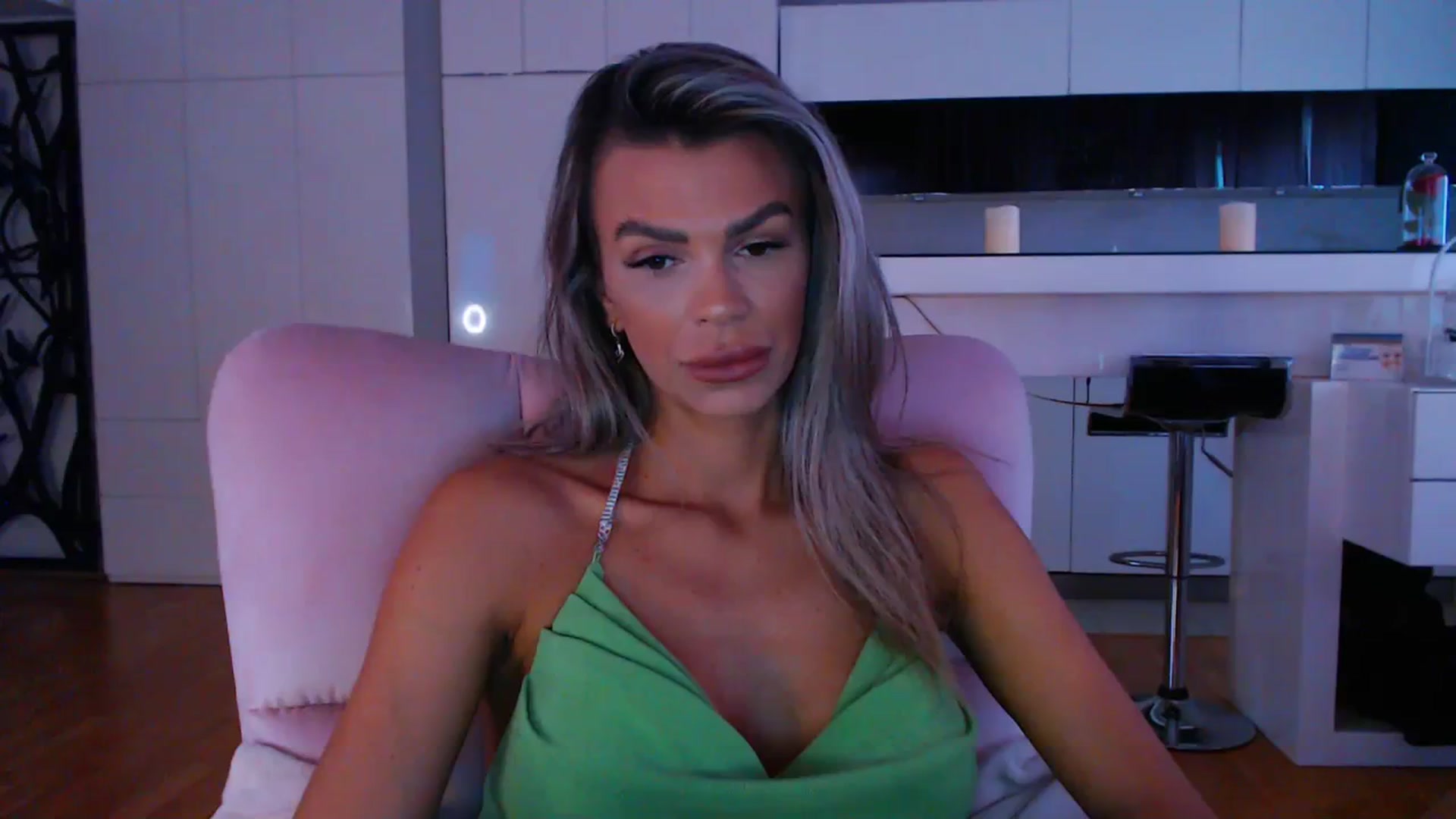 Gallery image thumbnail from D_y_y's myfreecams stream on, 04/03/2024, 04:45 image 7 of 20