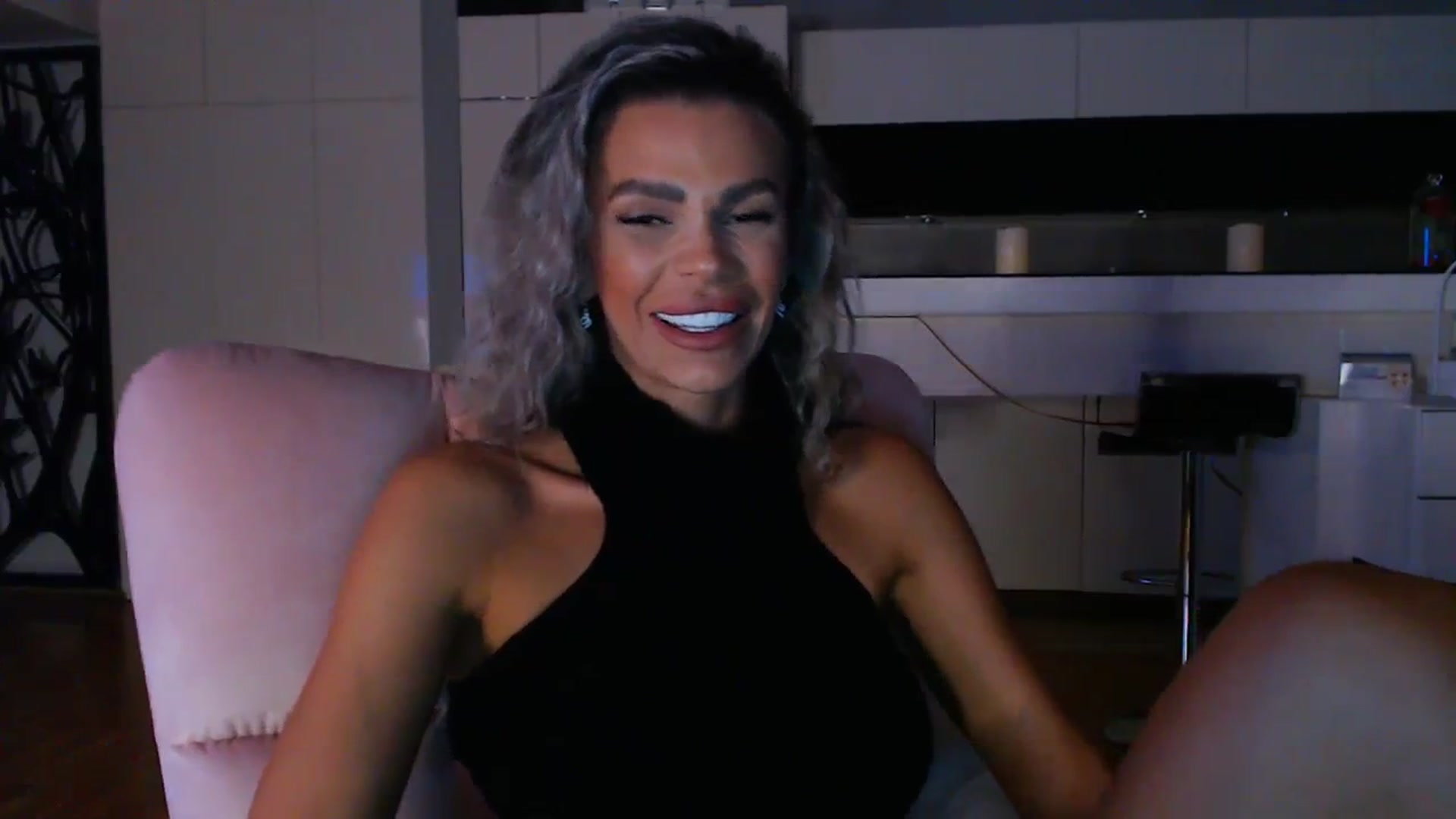Gallery image thumbnail from D_y_y's myfreecams stream on, 04/03/2024, 17:45 image 15 of 20