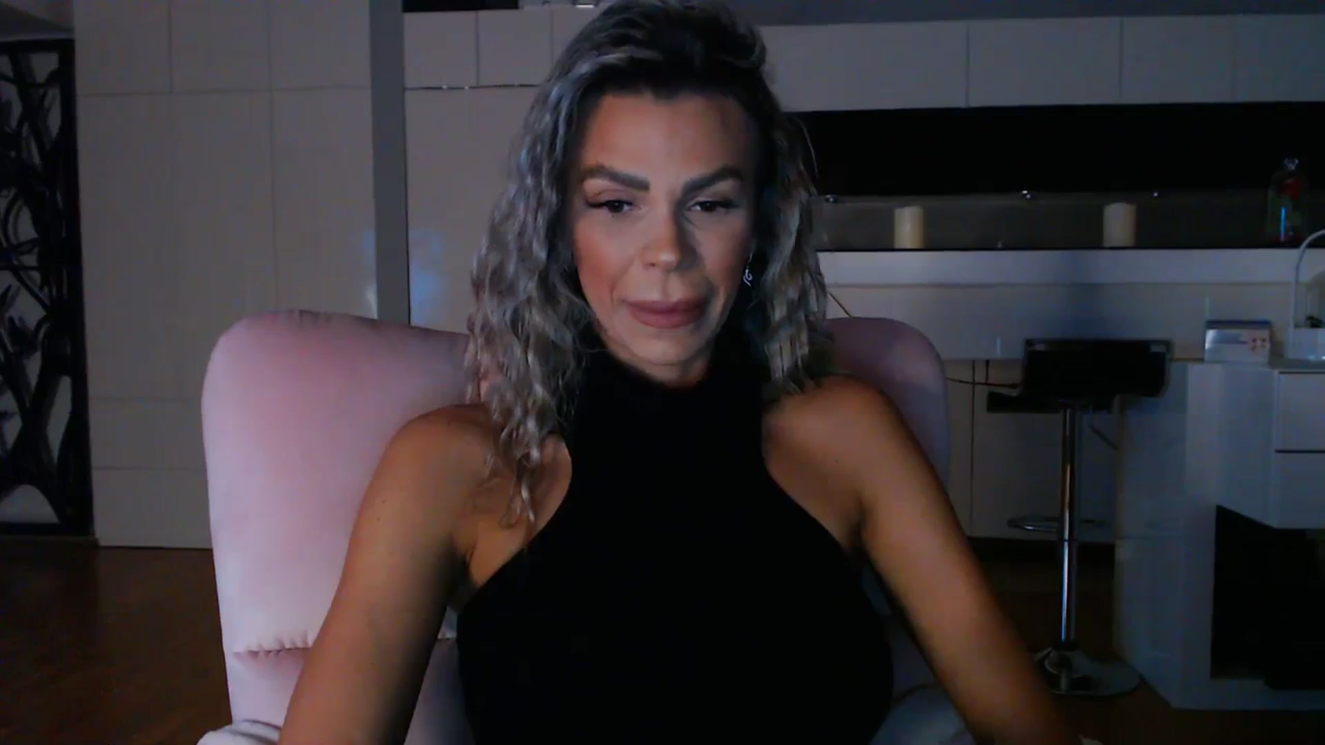 Gallery image thumbnail from D_y_y's myfreecams stream on, 04/03/2024, 17:45 image 10 of 20