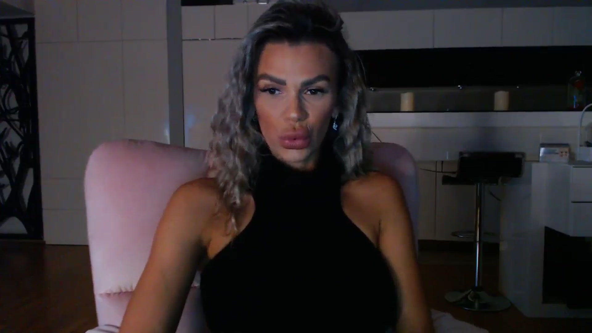 Gallery image thumbnail from D_y_y's myfreecams stream on, 04/03/2024, 17:45 image 11 of 20