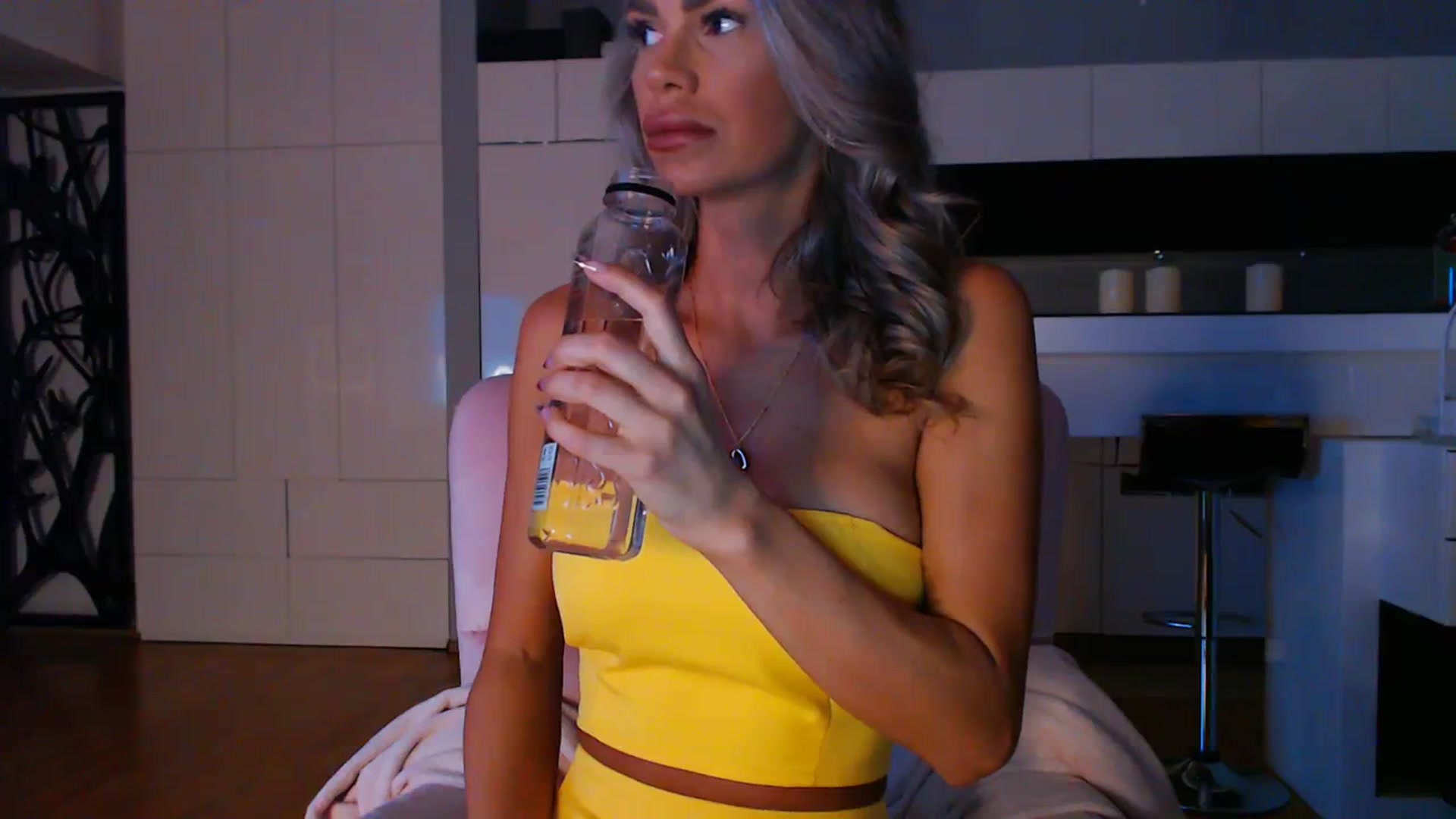 Gallery image thumbnail from D_y_y's myfreecams stream on, 04/08/2024, 03:18 image 8 of 20