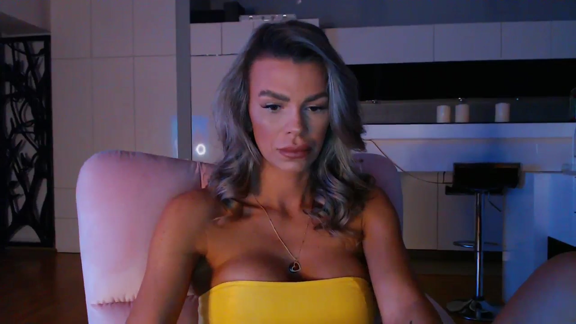 Gallery image thumbnail from D_y_y's myfreecams stream on, 04/08/2024, 03:18 image 4 of 20