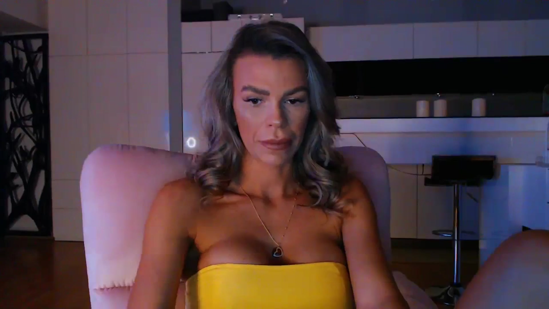 Gallery image thumbnail from D_y_y's myfreecams stream on, 04/08/2024, 03:18 image 2 of 20